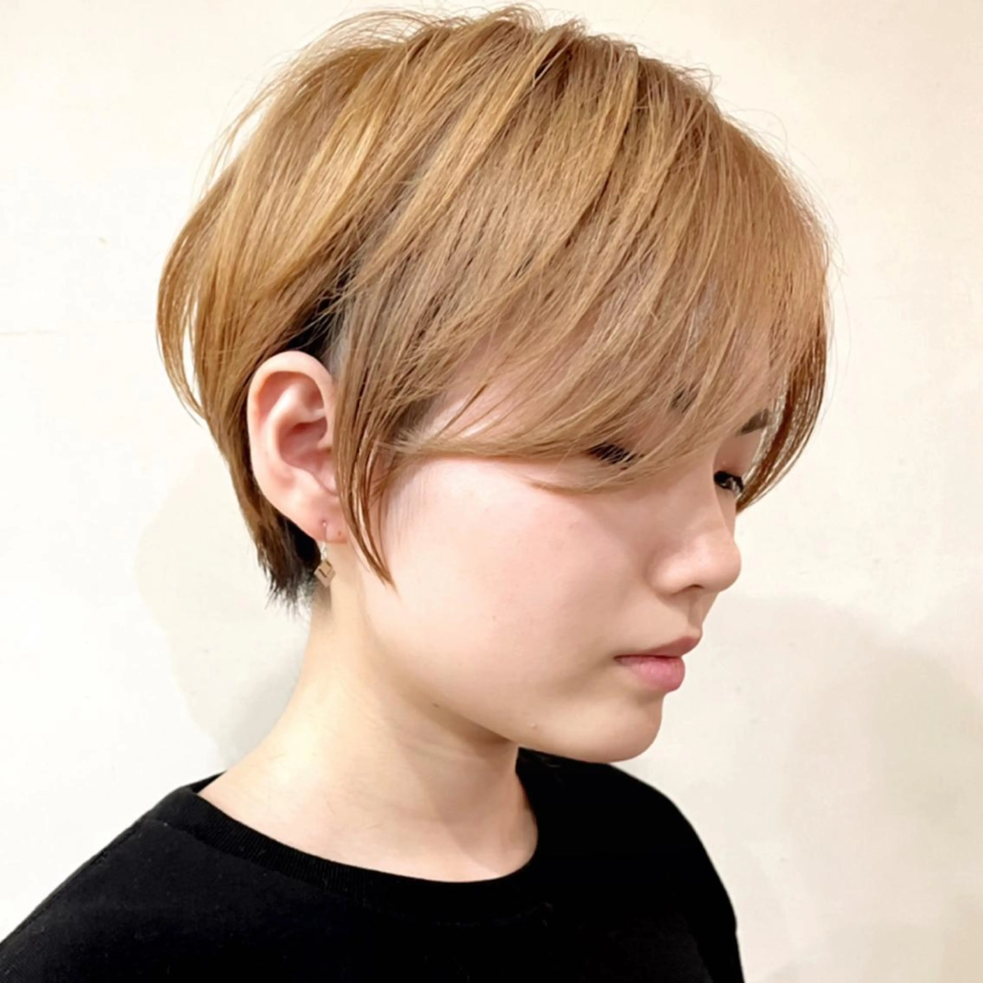 ショート カラー ショートボブ ハンサムショート 丸みショート デザインカラー ハイライトカラー ヘアカラー トリートメント 京都大人女性ショート 徒歩1分/秋山のヘアスタイル