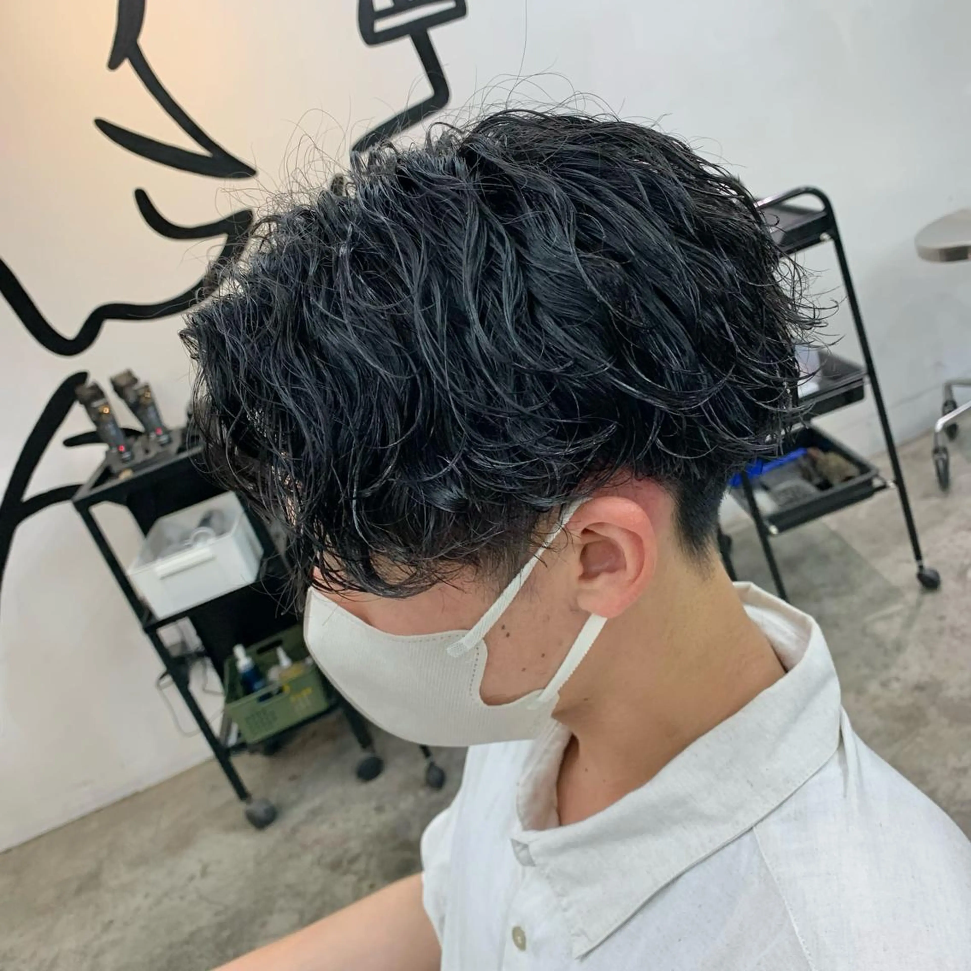 ショート パーマ メンズ センターパート 波巻きパーマ カット パーマ メンズ特化美容師/ 藤戸 椋のヘアスタイル