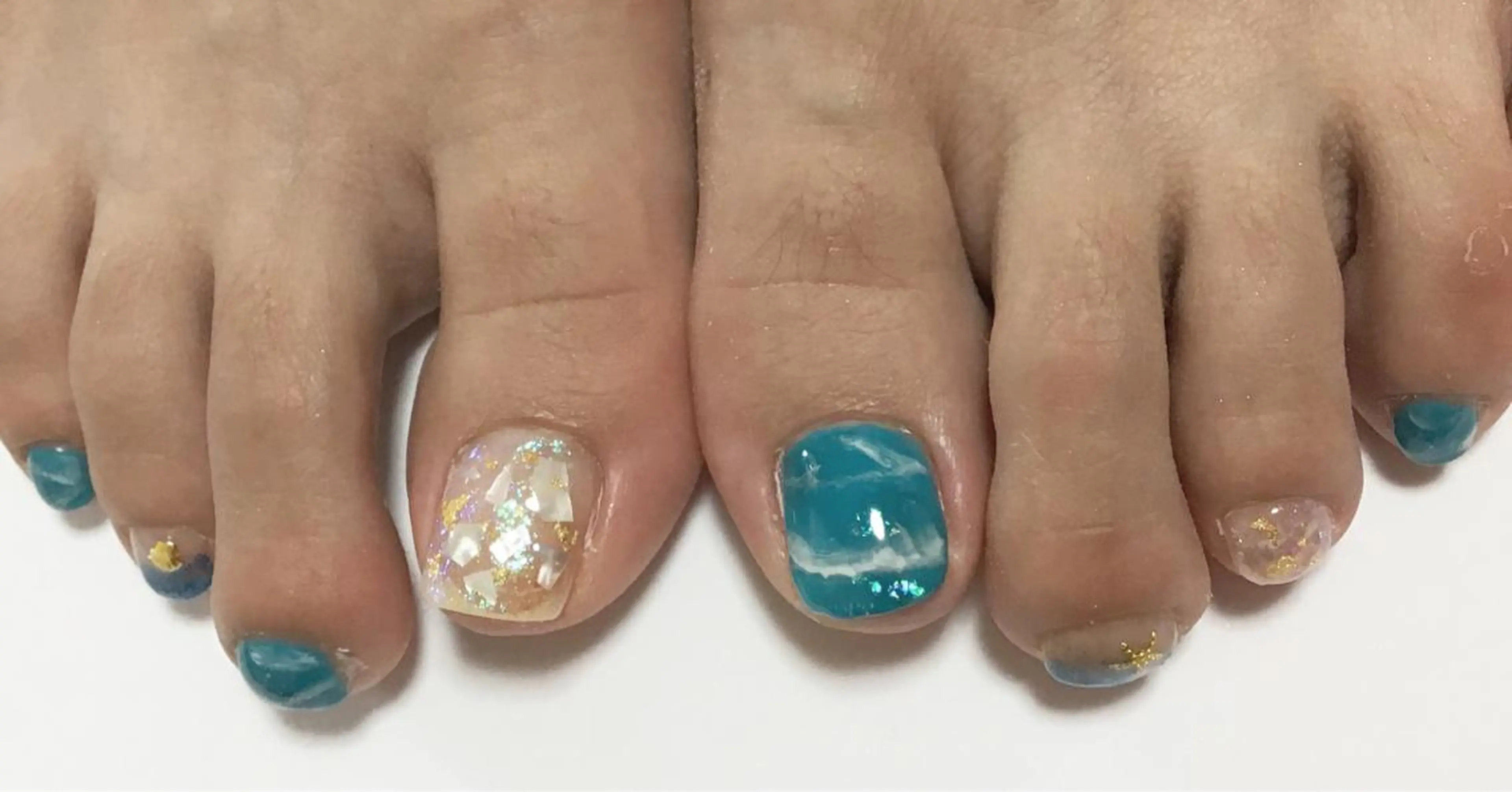 ネイル グラデーション ラメ(グリッター) ラメグラデーション 持ち込み フットネイル gui amichantoco所属・gui amichanのネイルデザイン