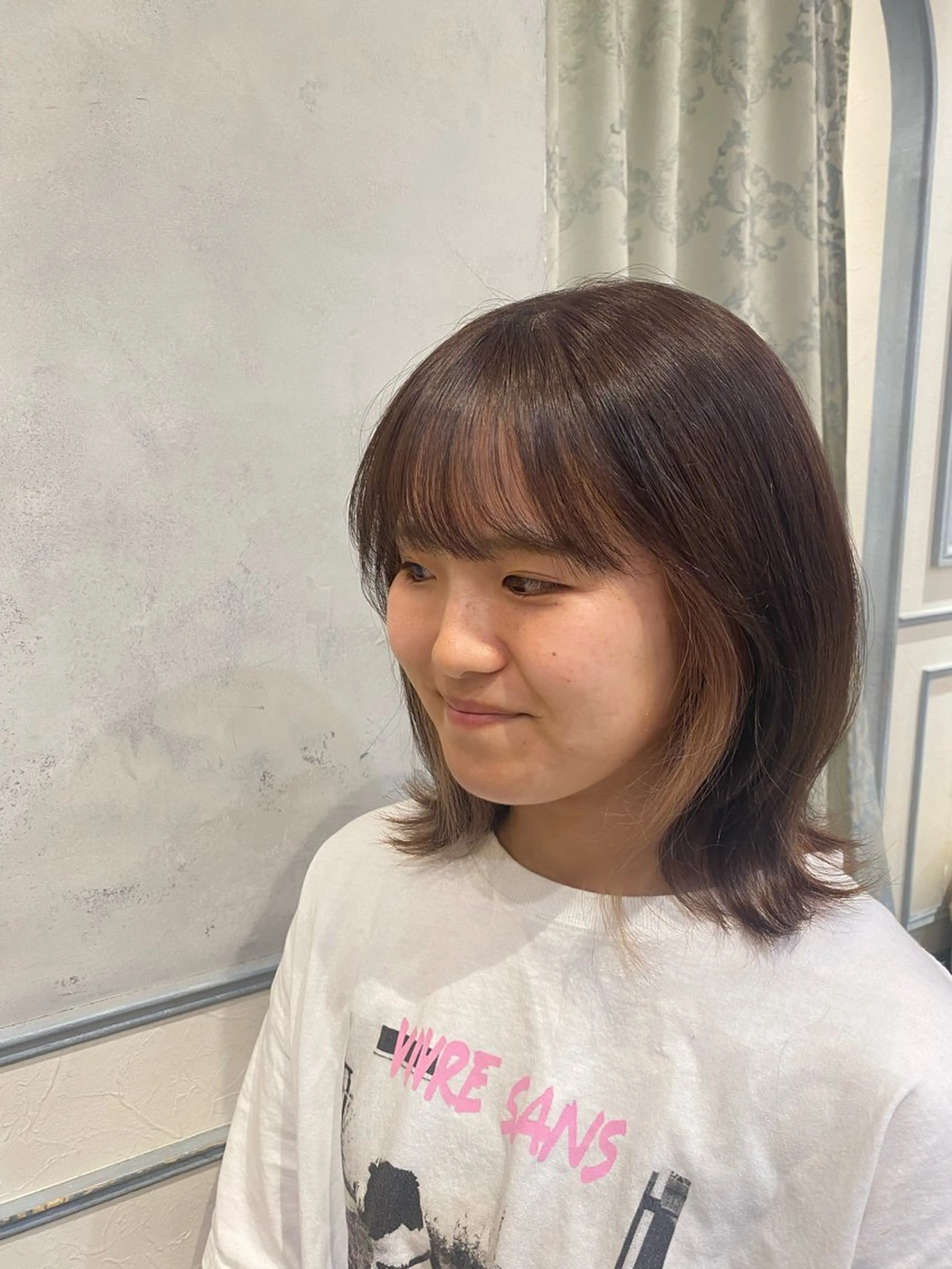 ミディアム 池西 佳穂のヘアスタイル