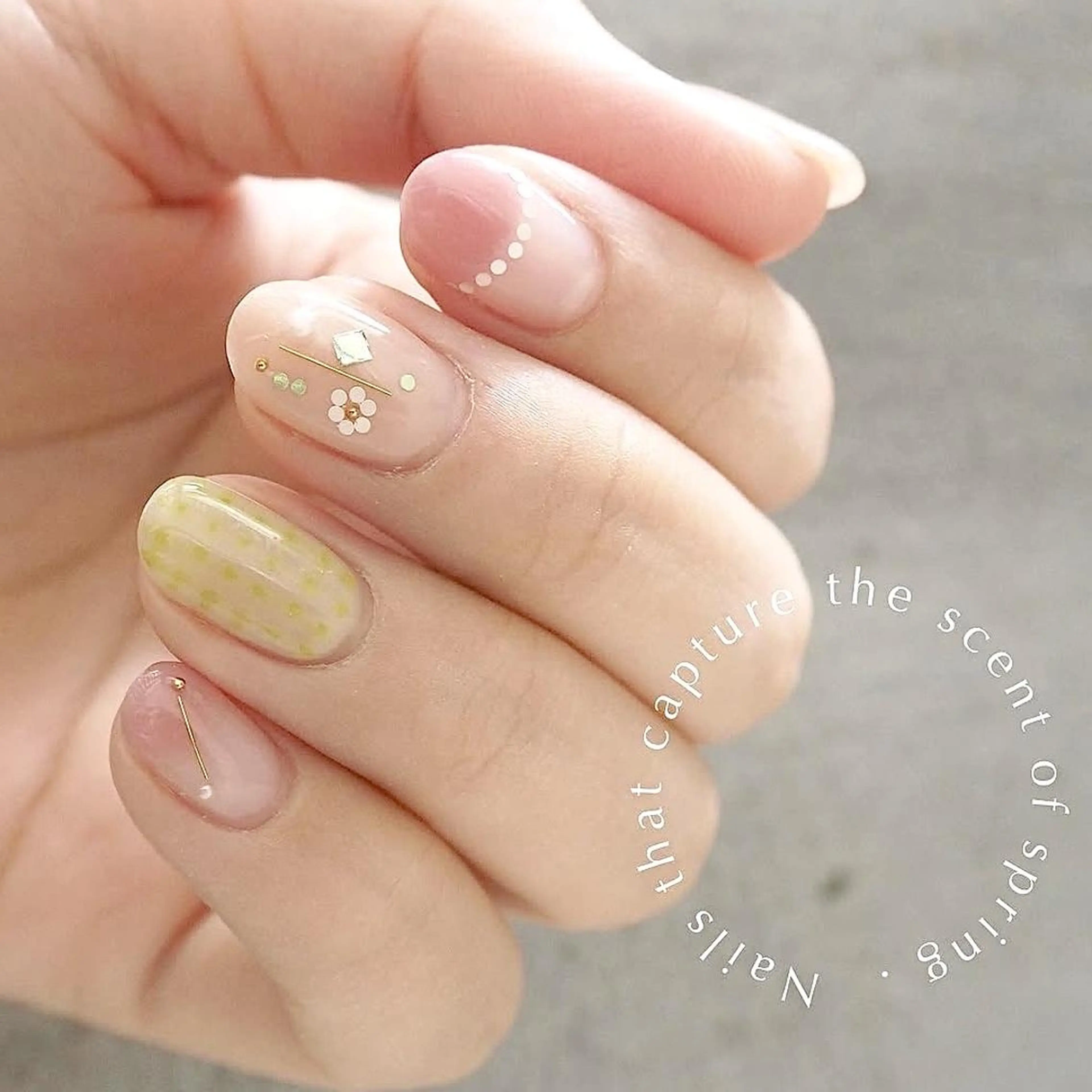 ネイル マグネットネイル ニュアンスネイル ショートネイル こまつ やよいのネイルデザイン