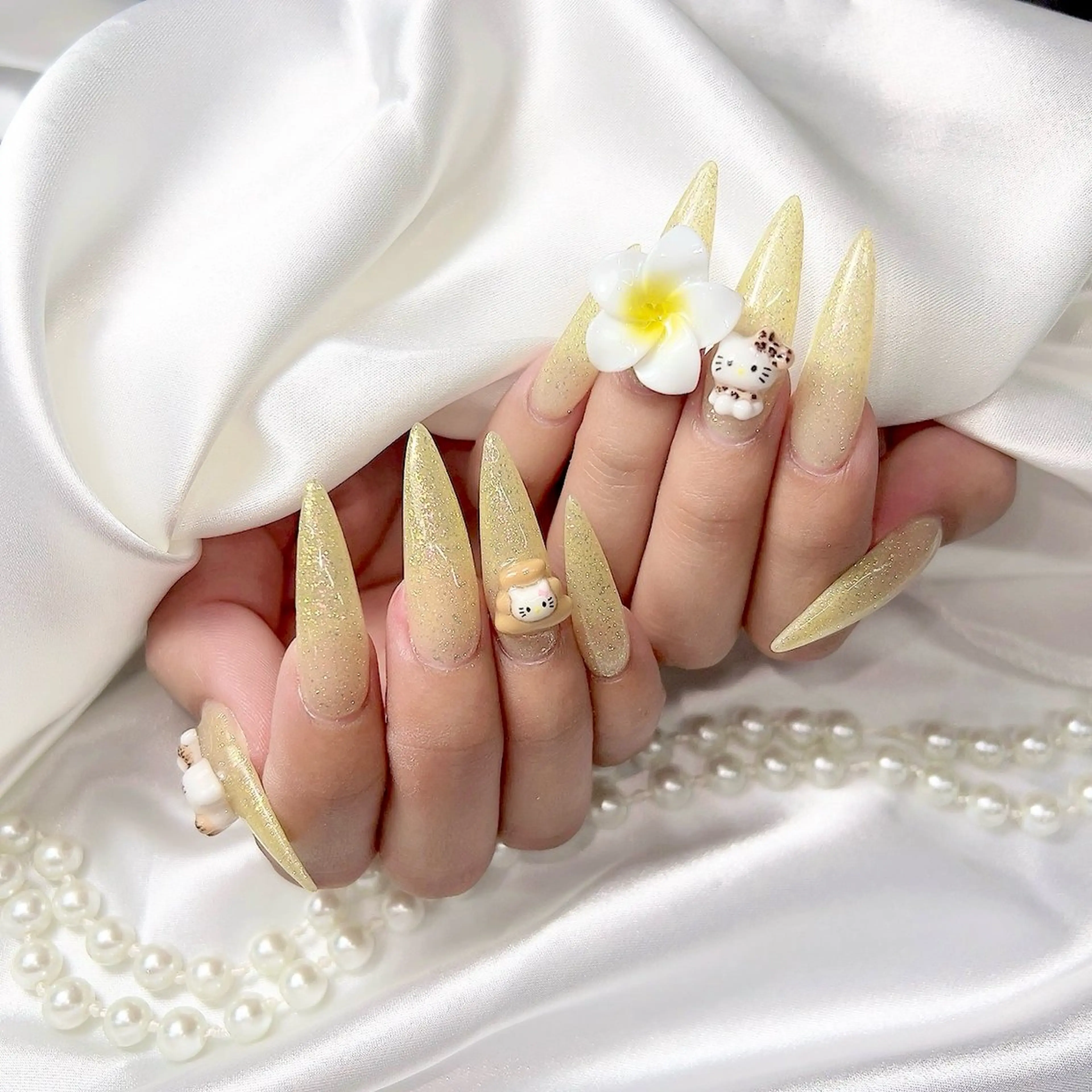 ネイル アートネイル ジェルネイル グラデーション キラキラネイル ラメ(グリッター) ハンドネイル Viola. 優花のネイルデザイン