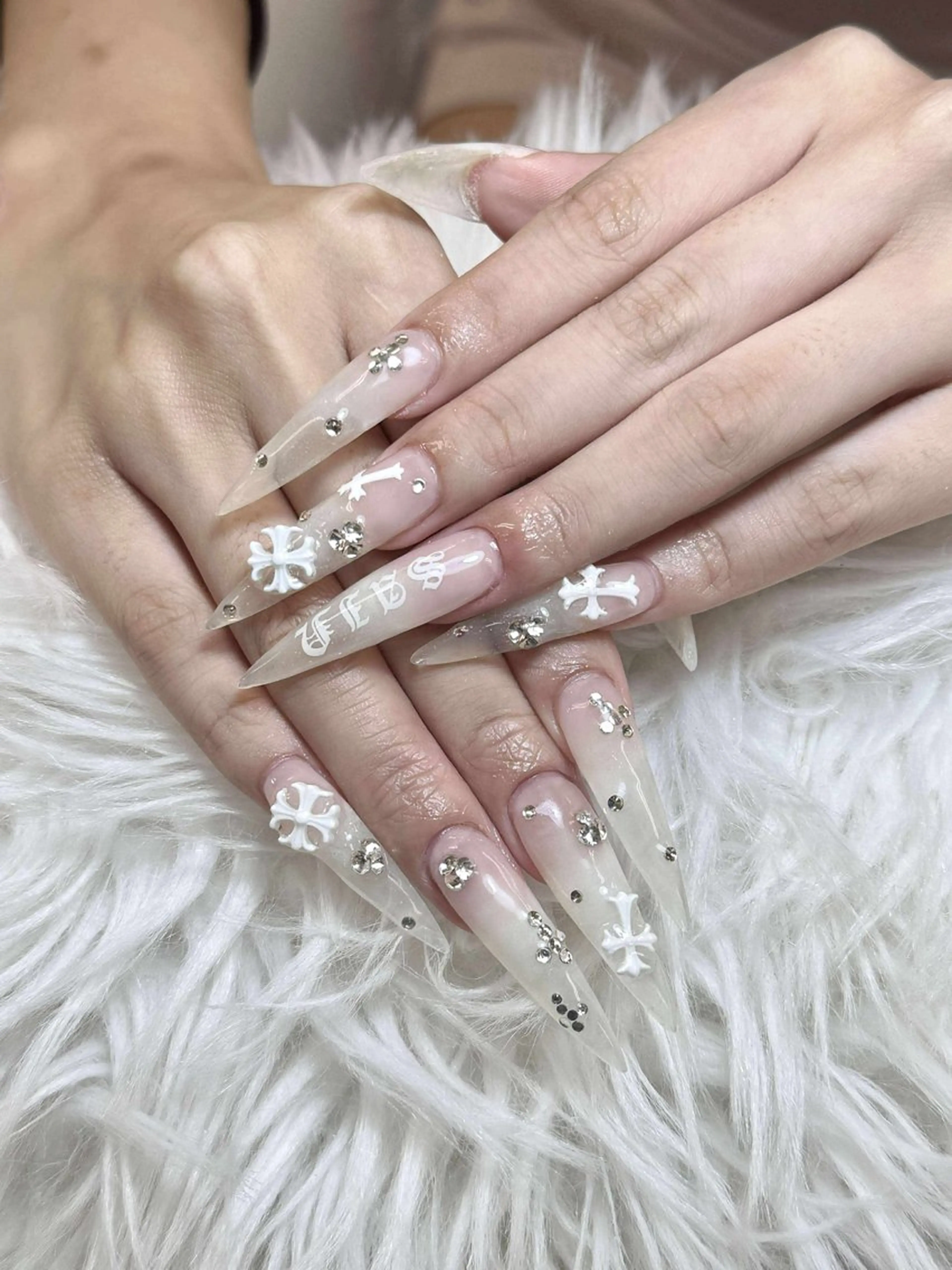 ネイル アートネイル オーロラネイル チークネイル 長さ出し フットネイル Miya _nailのネイルデザイン