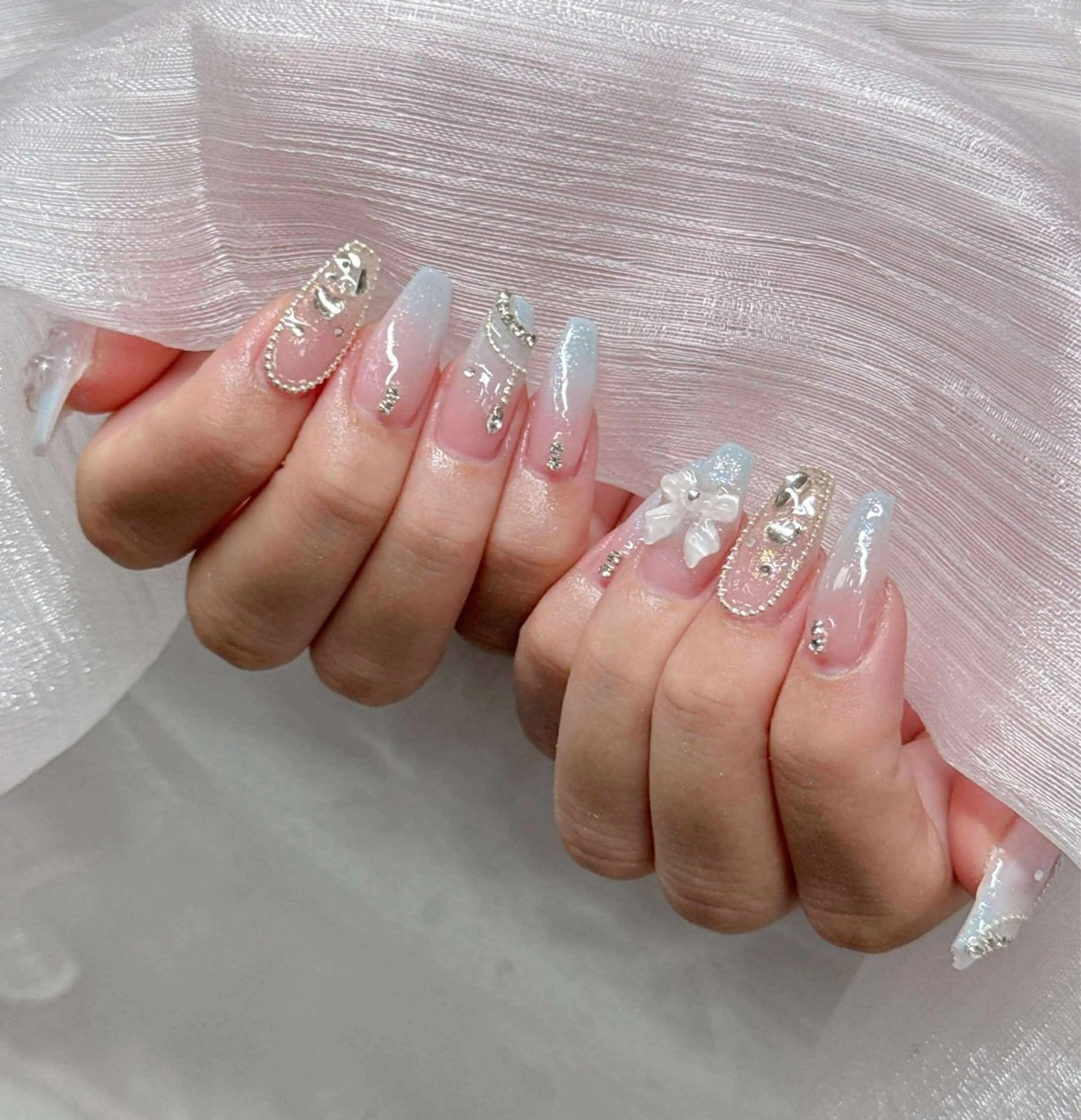 ネイル 長さ出し グラデーション 卒業式 キラキラネイル マグネットネイル ハンドネイル Lee Nailsのネイルデザイン