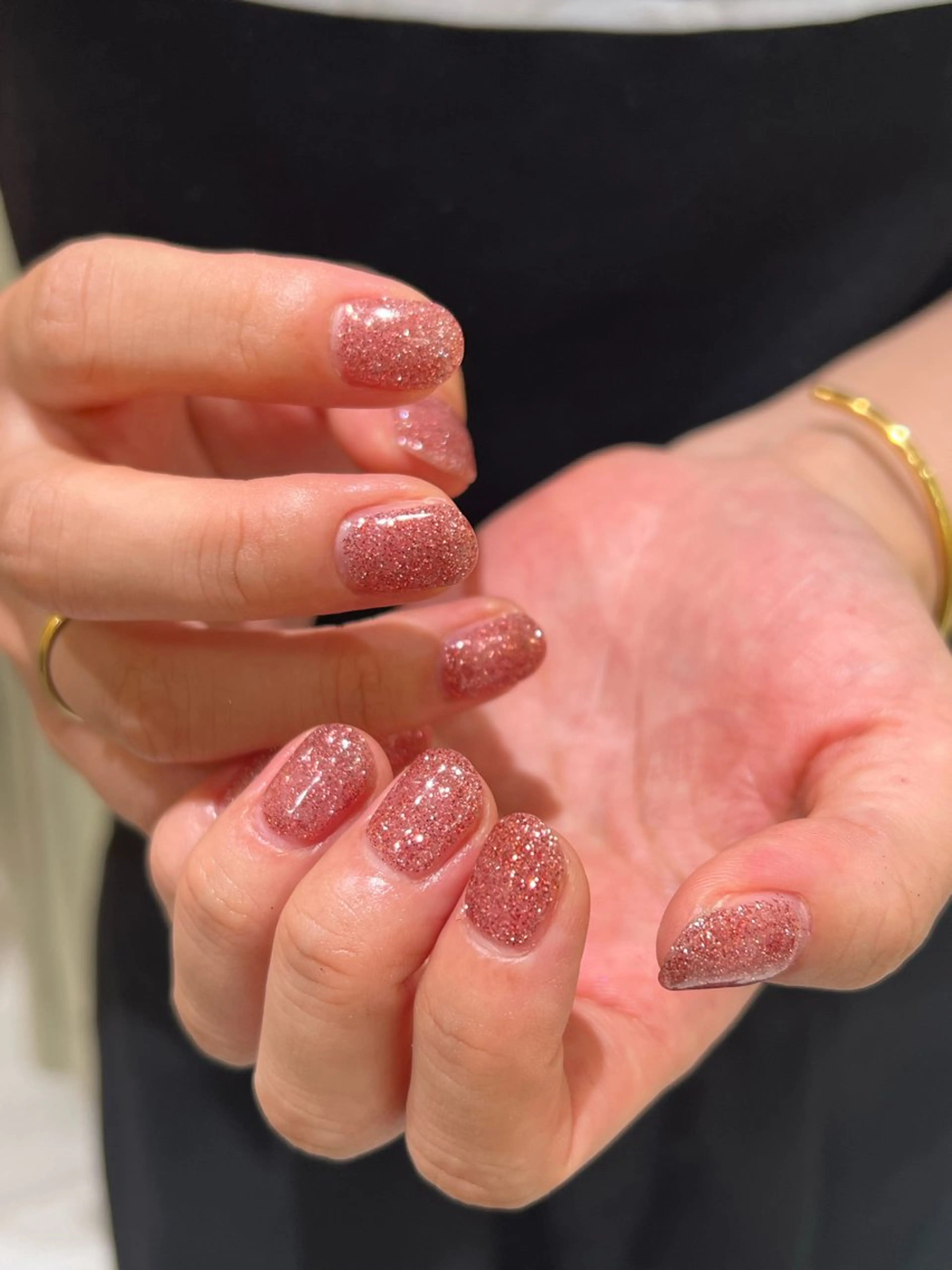 ネイル ラメ(グリッター) ハンドネイル レディースパーマ 🧺🪽/SHUNOのヘアスタイル