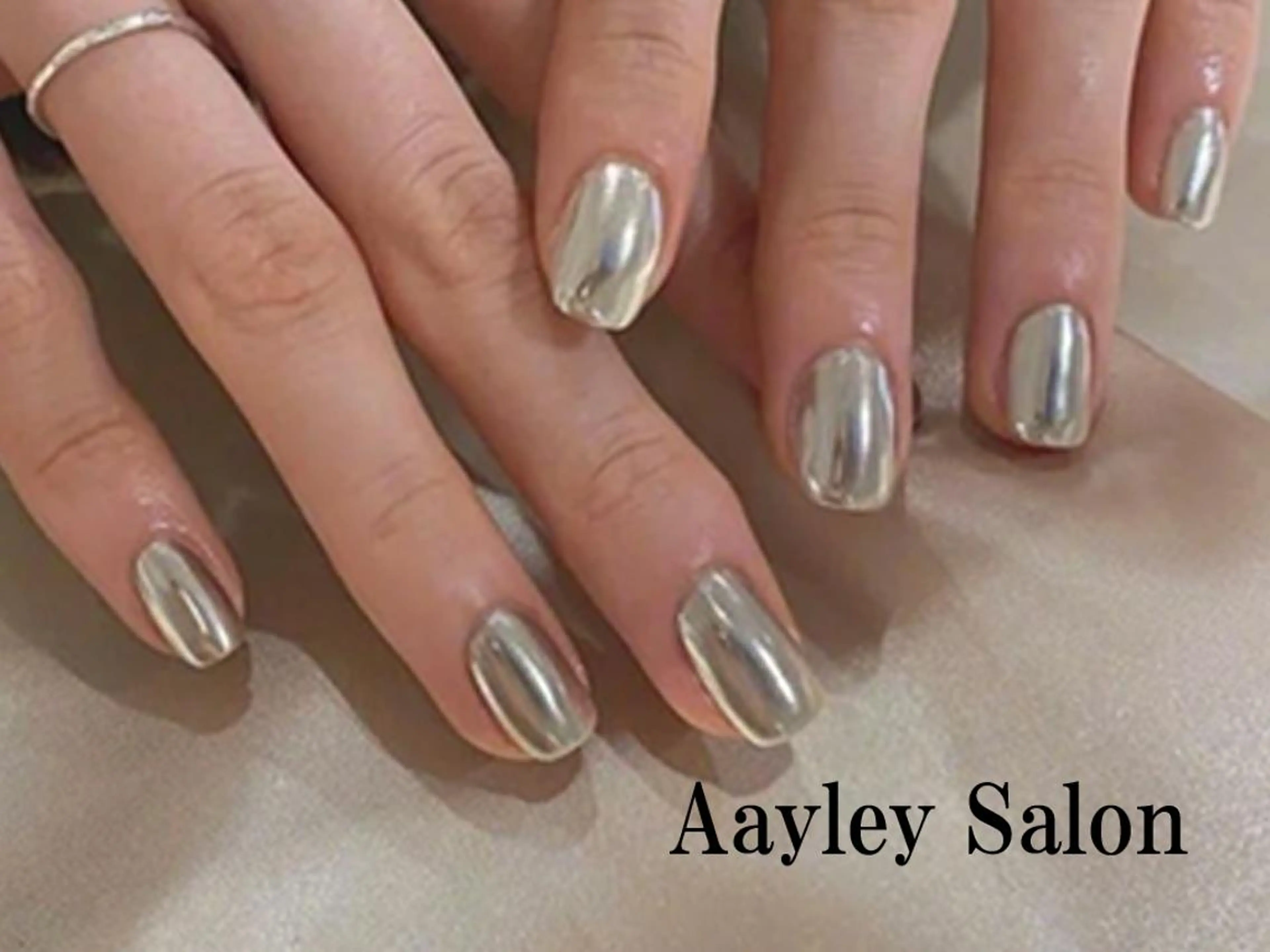 ショート カラー ネイル Aayley アイリ―サロンのネイルデザイン