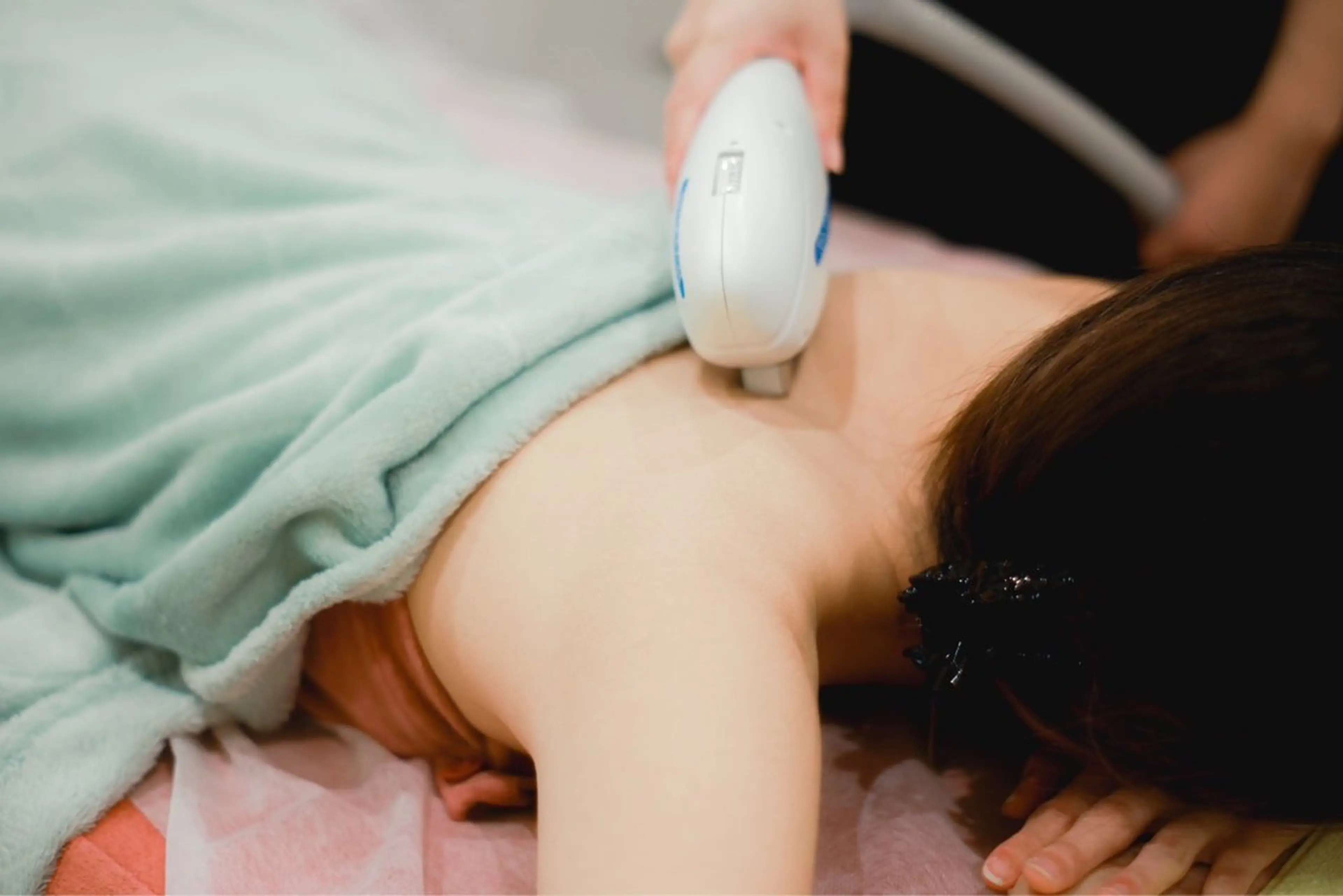 【レディース】全身脱毛（顔・VIO込み）＋全身イオン導入の写真