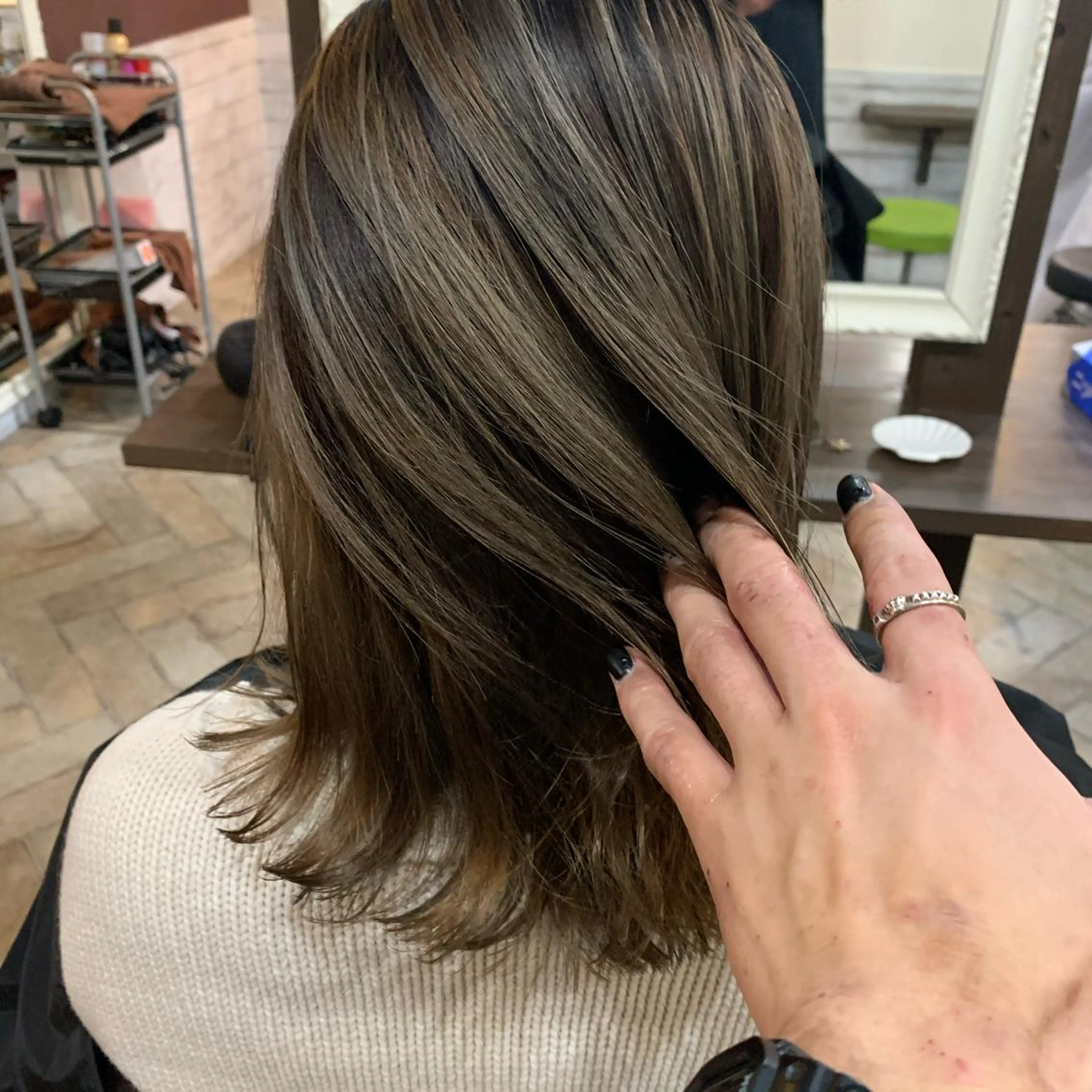 ミディアム レイヤーカット カット ヘアカラー トリートメント ヘアセット メンズサロン ANSWERのヘアスタイル