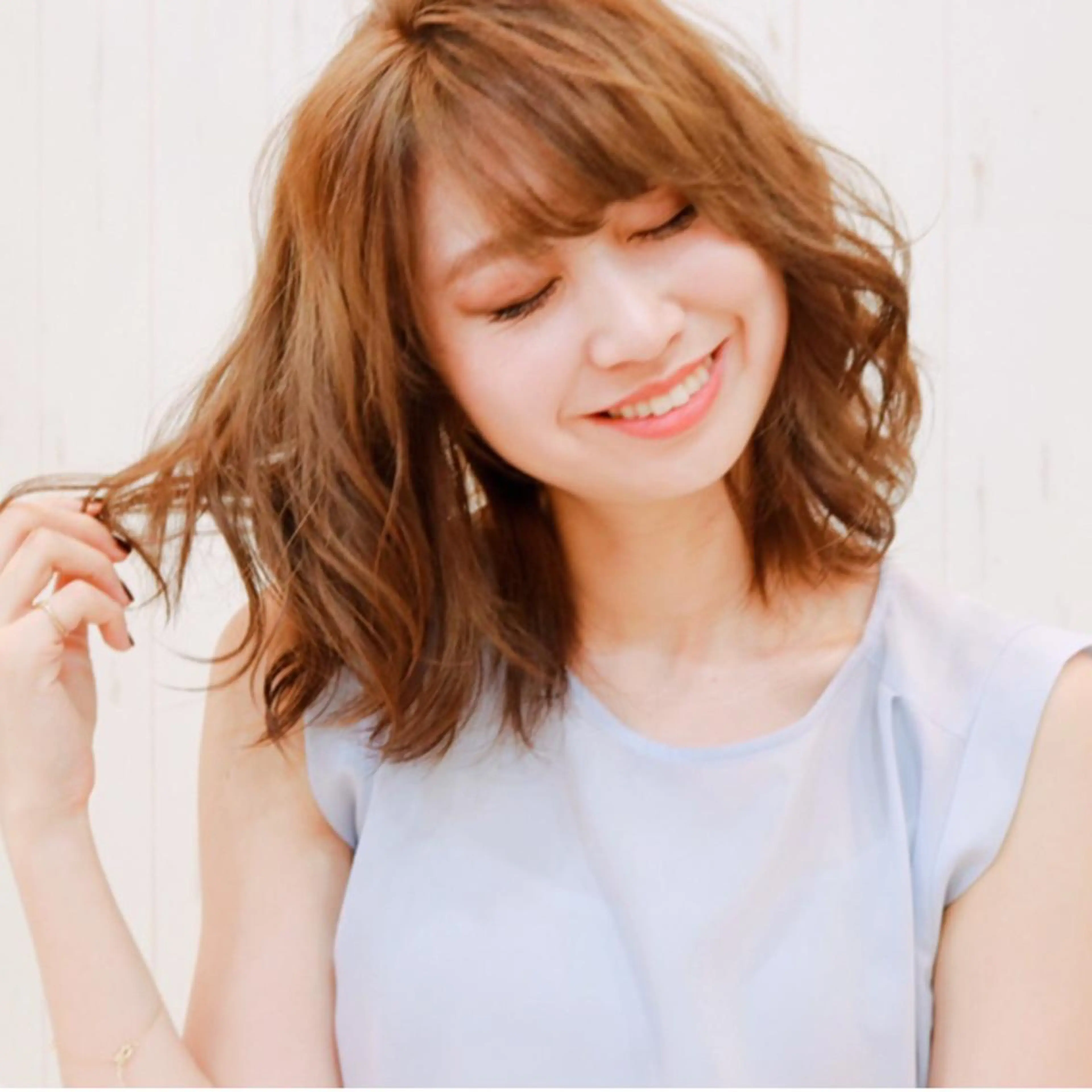 ミディアム カラー ベージュカラー KAIzen. tomoのヘアスタイル