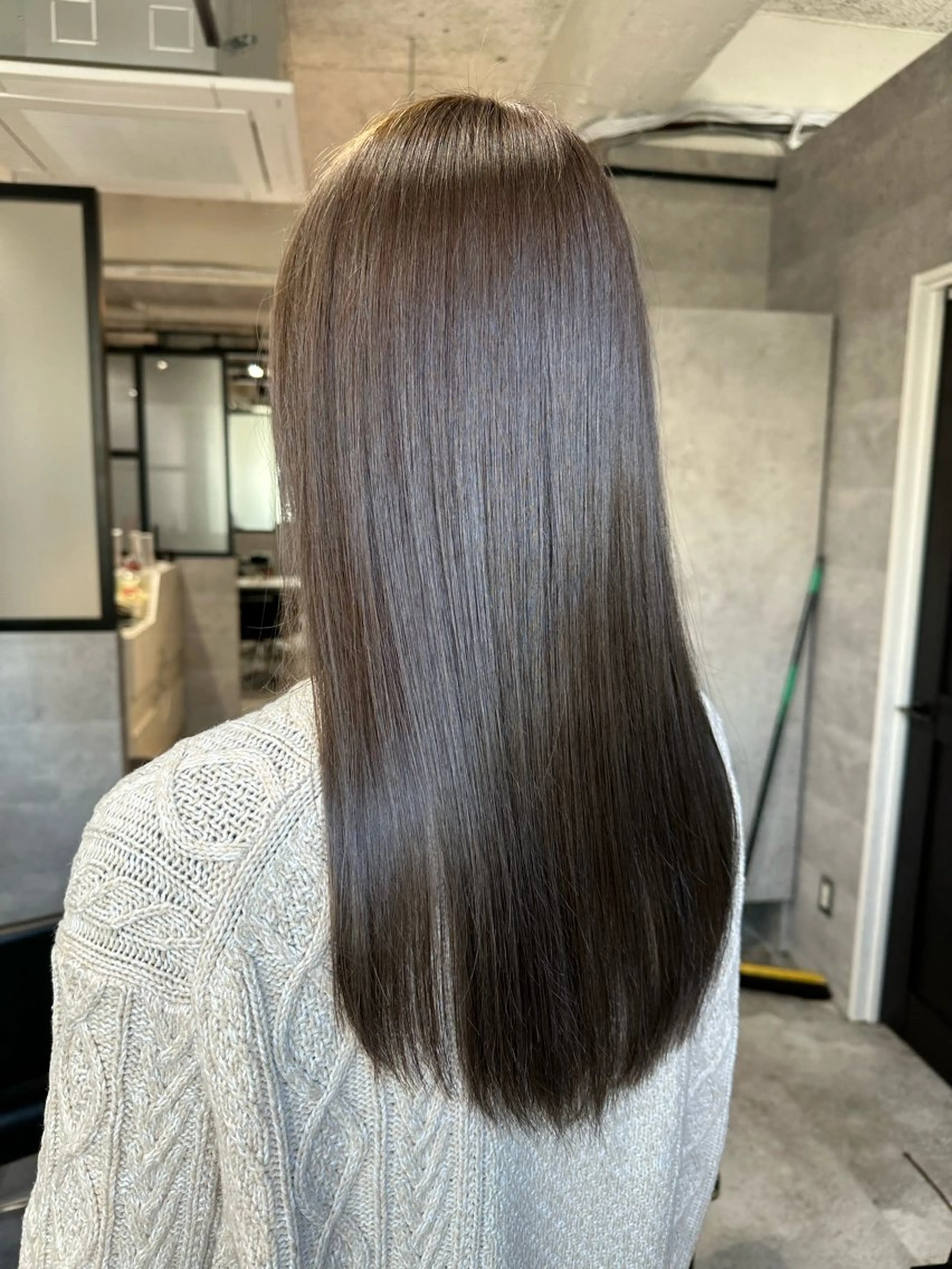 ロング カラー HOHOMI （ほほみ）のヘアスタイル