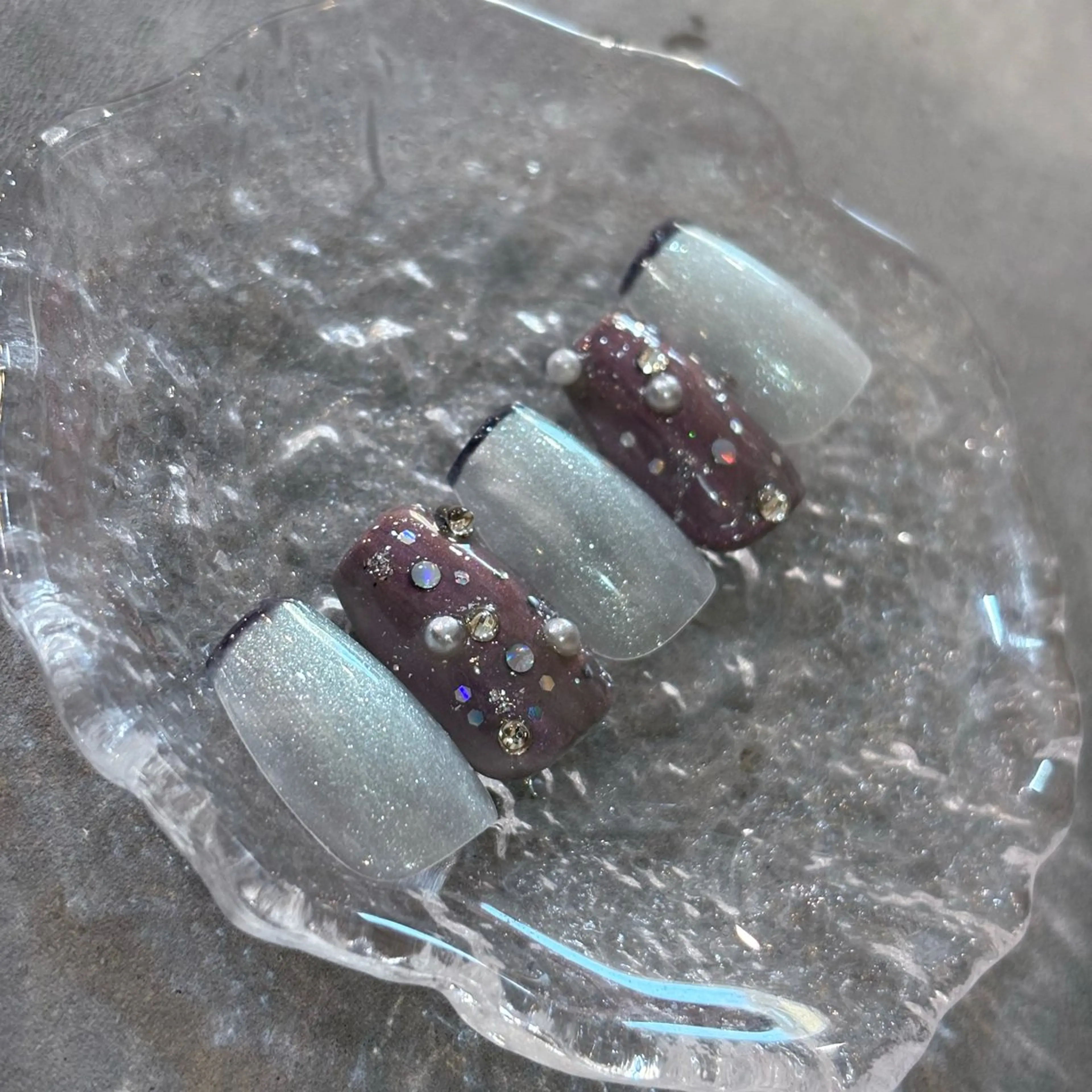 ネイル フレンチネイル ラメ(グリッター) ストーンネイル Vante梅田店所属・vante_aimi .パラジェル取扱店のネイルデザイン