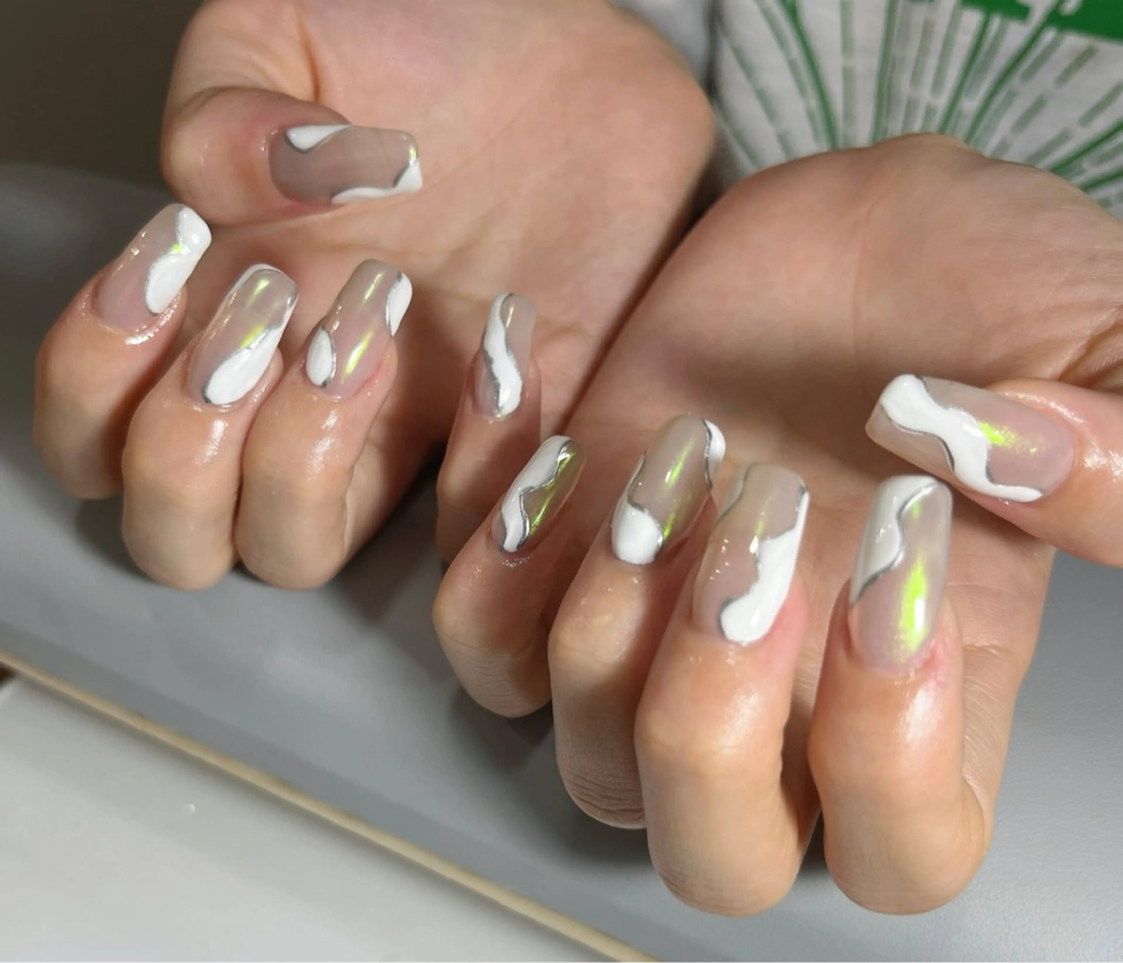 ネイル オーロラネイル ホワイト nailworks mのネイルデザイン