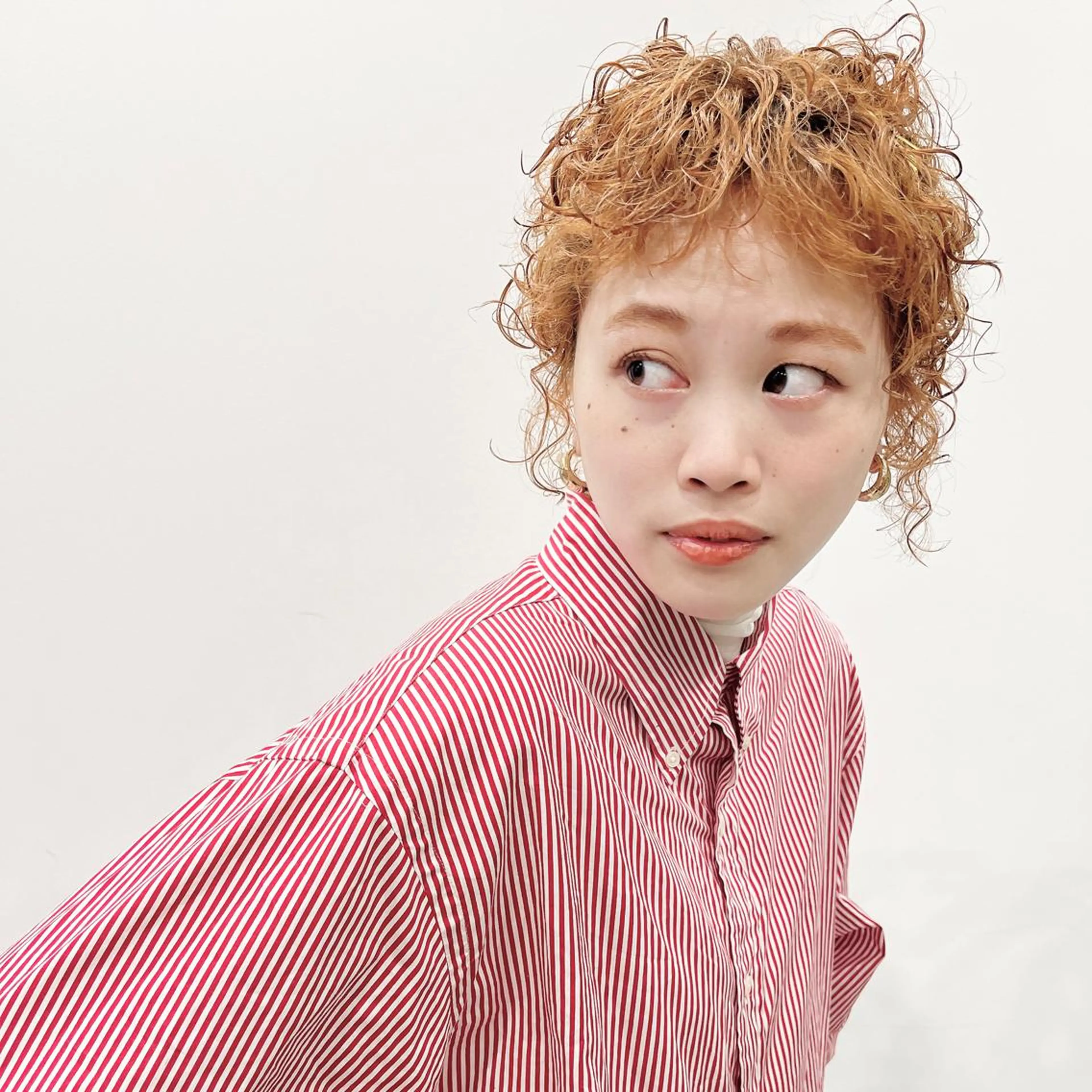 ミディアム カラー パーマ ヘアアレンジ ミディアムパーマ くせ毛 アラキチヒロ THE REMMYのヘアスタイル