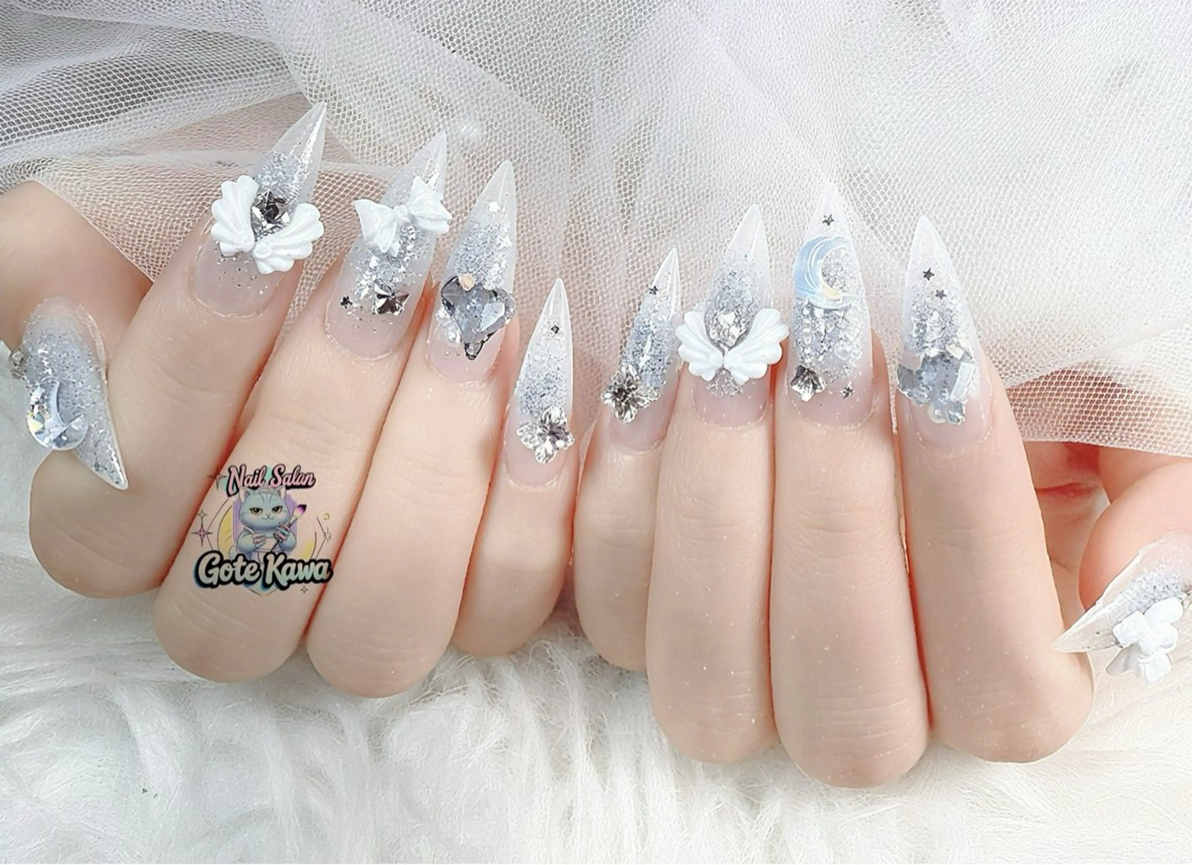 ネイル ブルー チークネイル フラッシュネイル ハート キラキラネイル ハンドネイル ハンドケア Gote Kawa nail salonのネイルデザイン