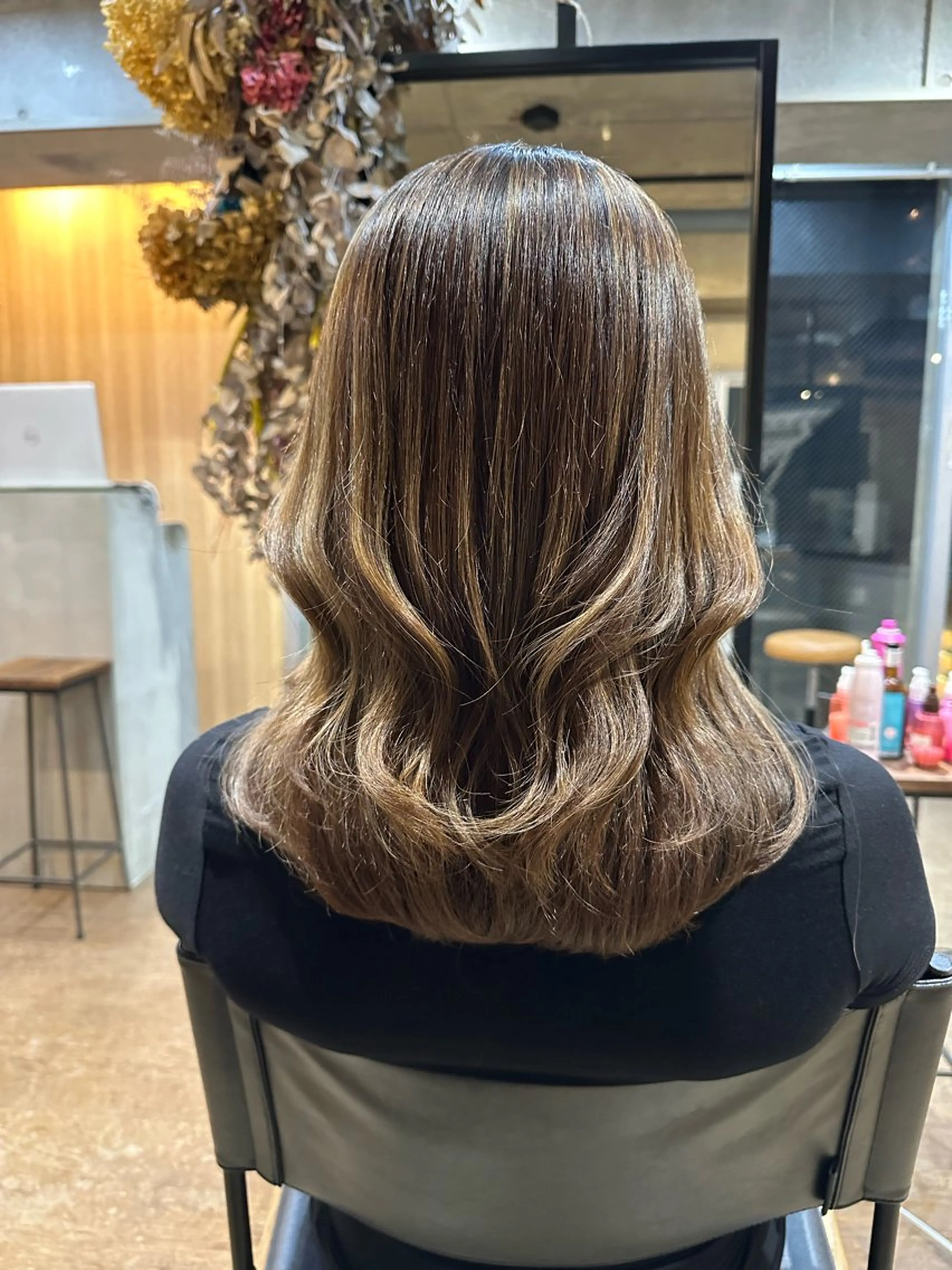 セミロング カラー アディクシーカラー ブリーチ ケアブリーチ ダブルカラー イヤリングカラー DAIKIベージュ 🍂レイヤーカットのヘアスタイル