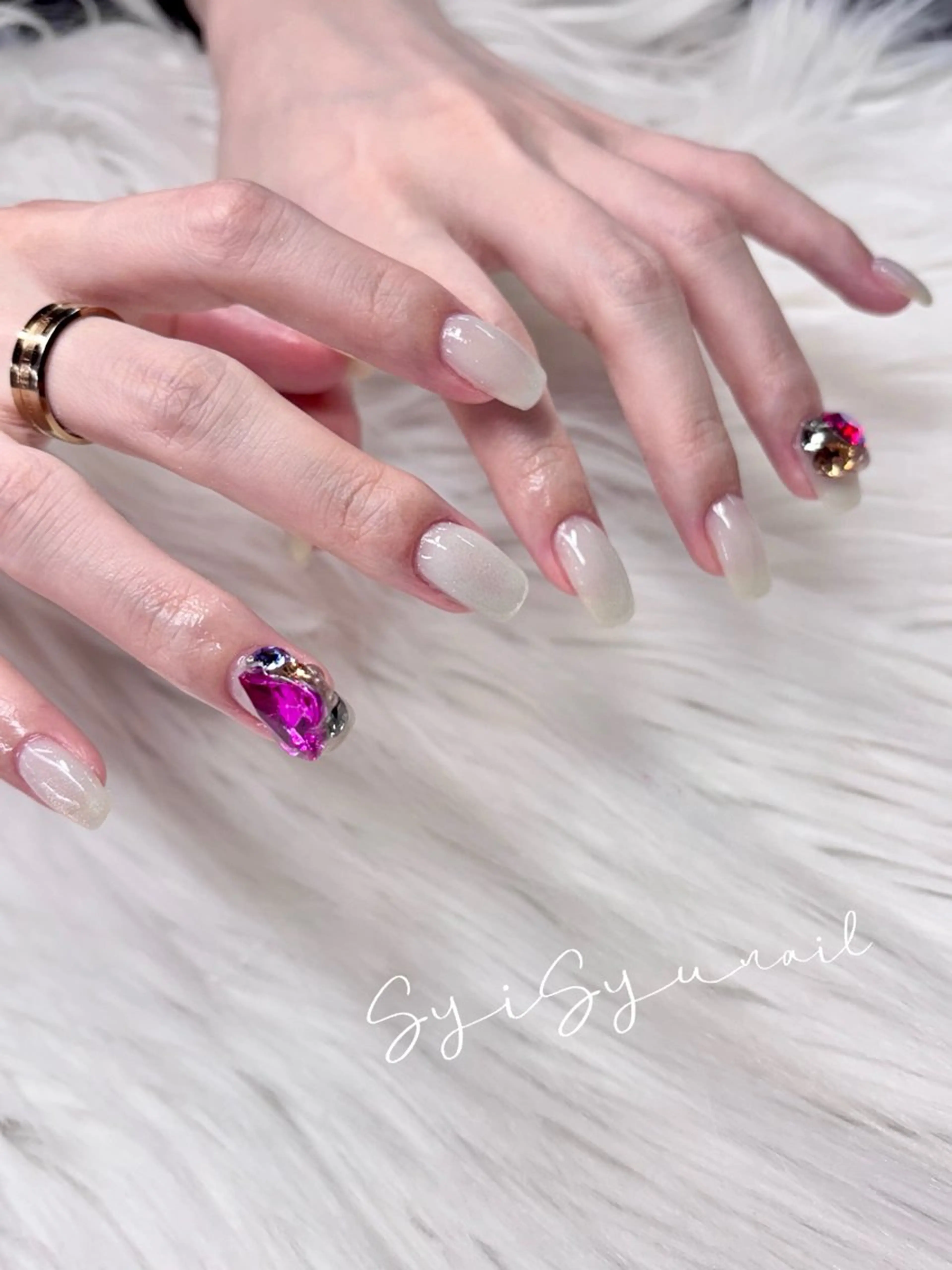 ミディアム ハンドネイル SyiSyu なんば本店のネイルデザイン