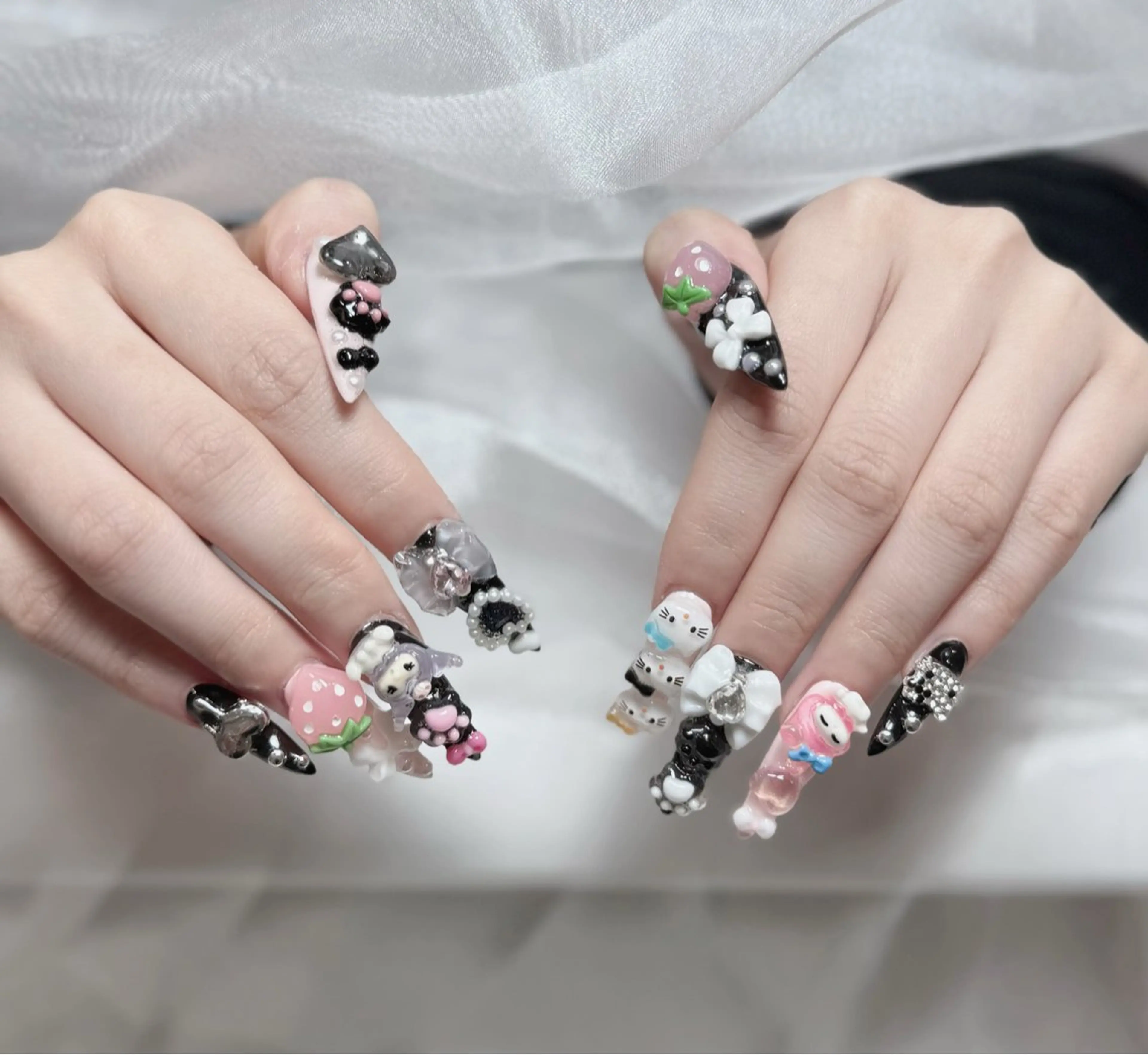 ネイル フレンチネイル ジェルネイル キラキラネイル 韓国ネイル マグネットネイル Julli NailStudioのネイルデザイン