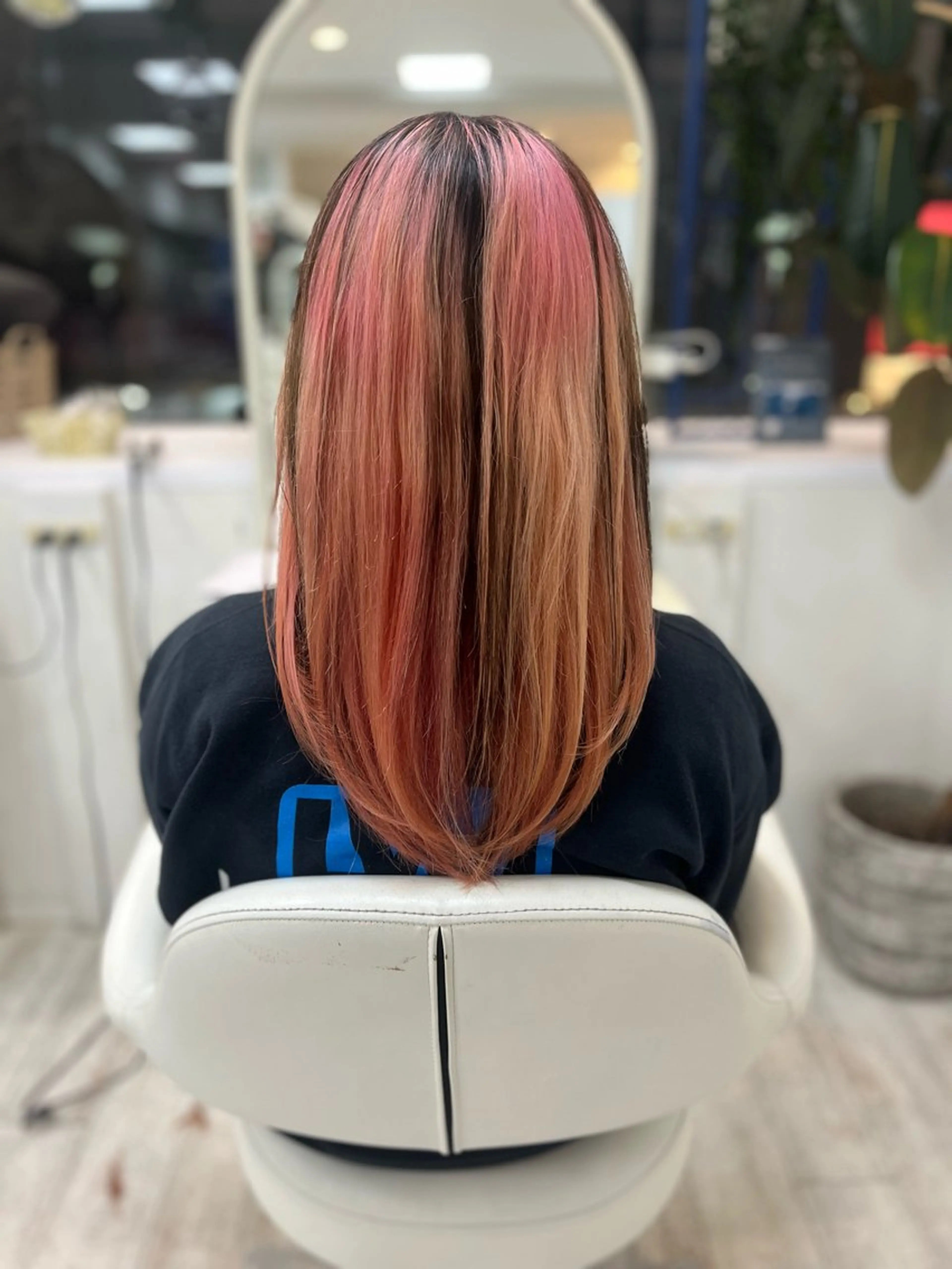 セミロング 岡崎 嶺のヘアスタイル