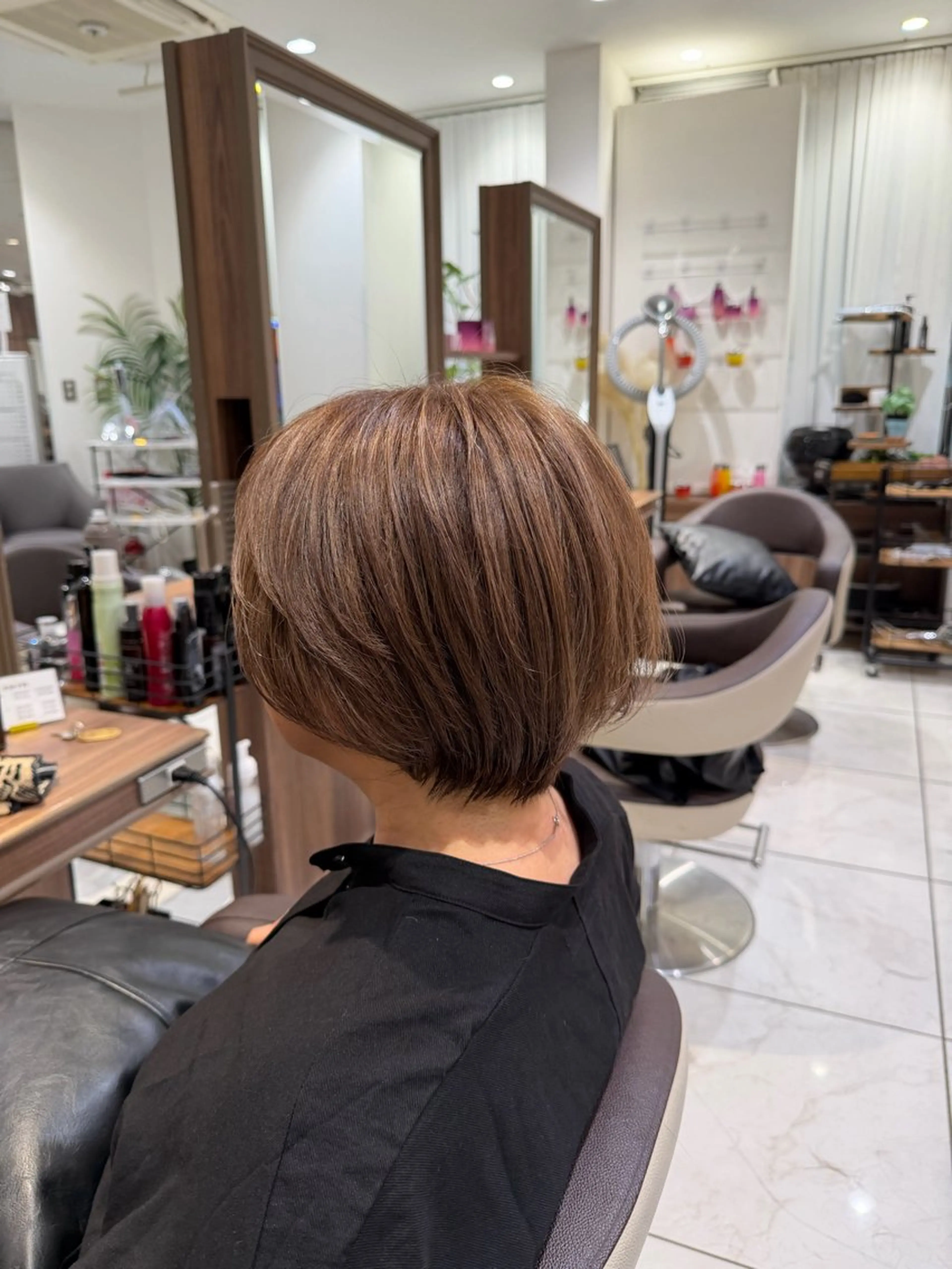 ショート カラー バレイヤージュ ハイライトカラー ハイライト レイヤーカット 🇰🇷韓国ヘア★ 副店長.쿠리타⭐︎のヘアスタイル