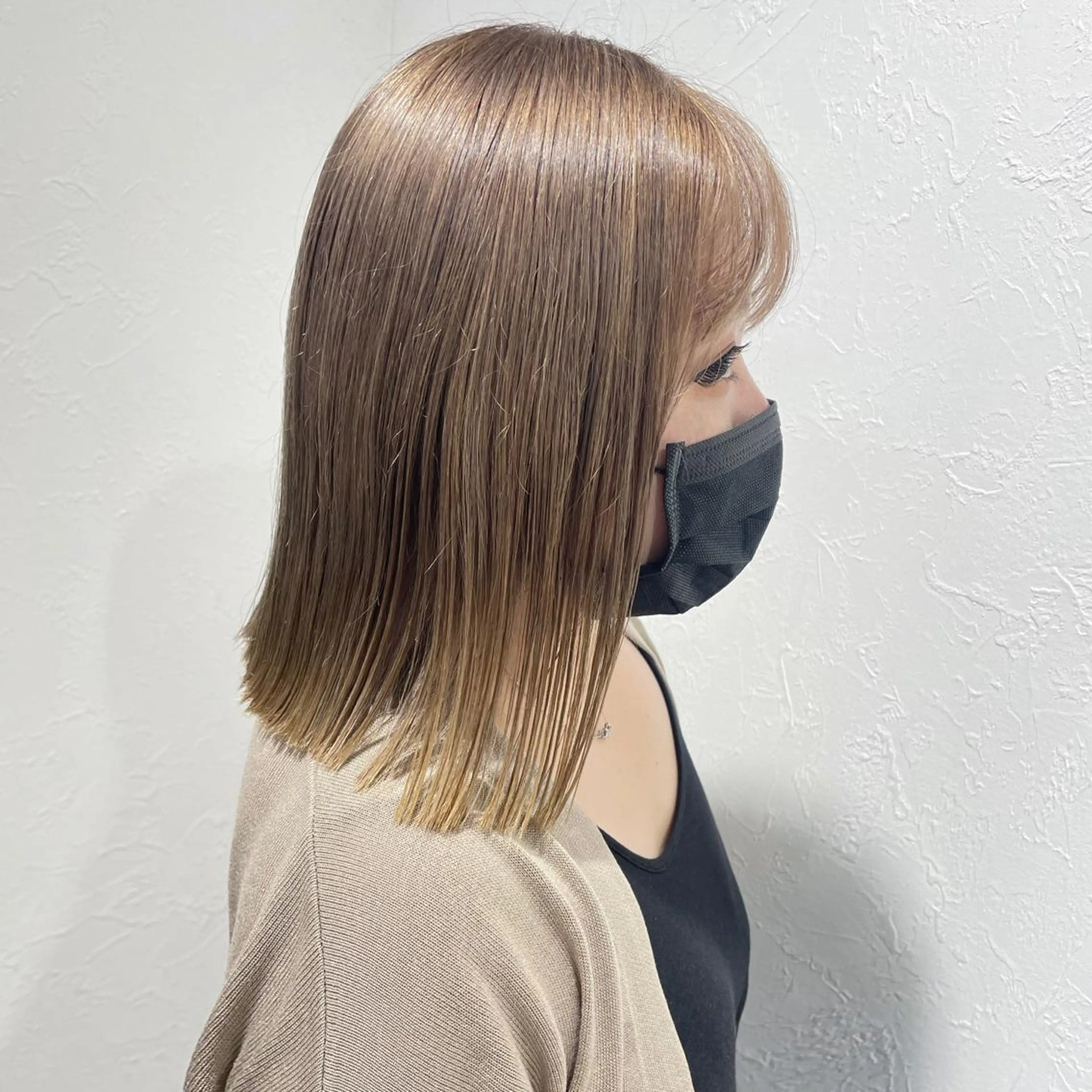 セミロング カラー shiho .のヘアスタイル