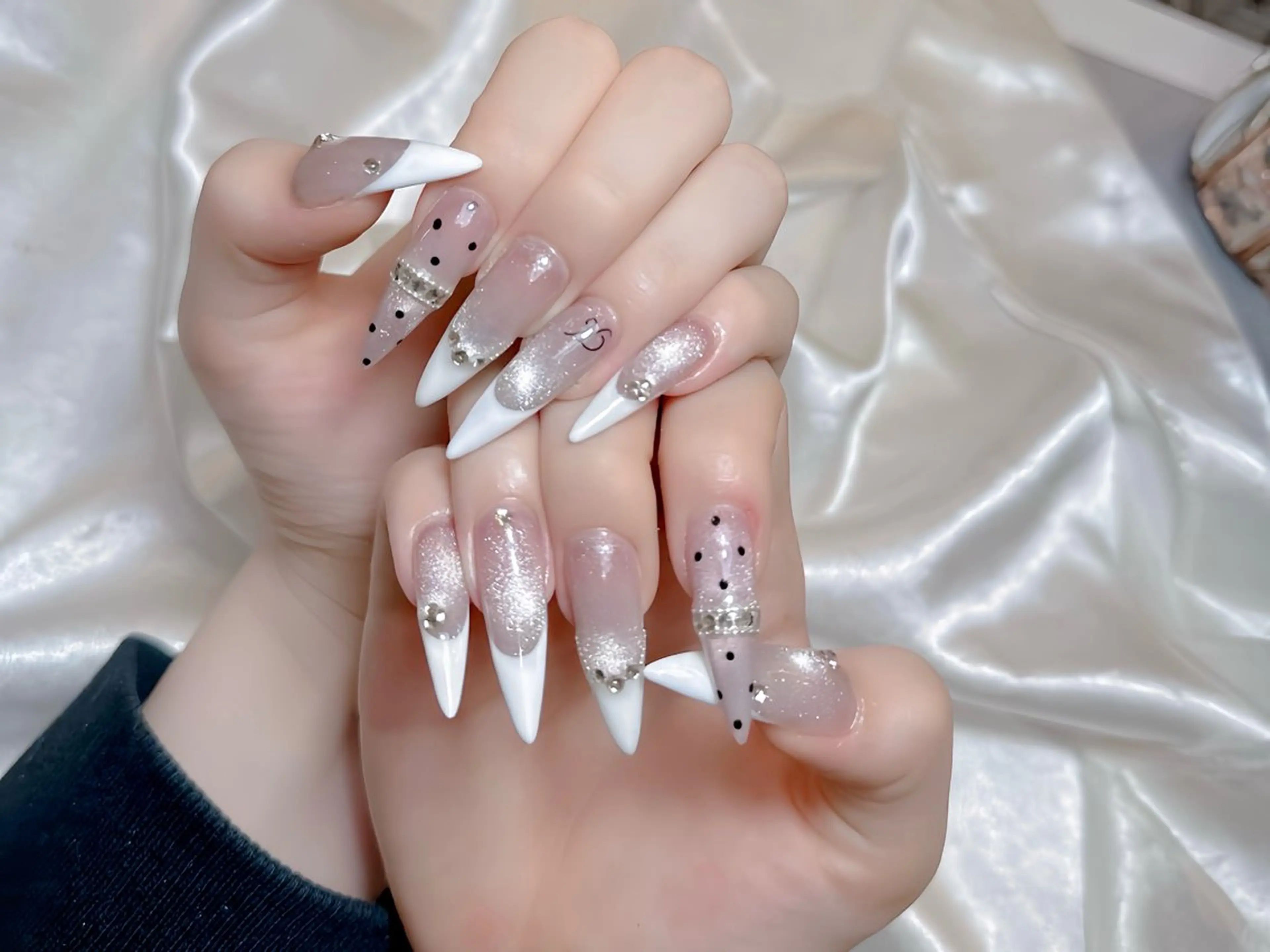 ネイル オーロラネイル チークネイル 桜ネイル クリアネイル ドット ハンドネイル Rin Nail 新大久保店のネイルデザイン