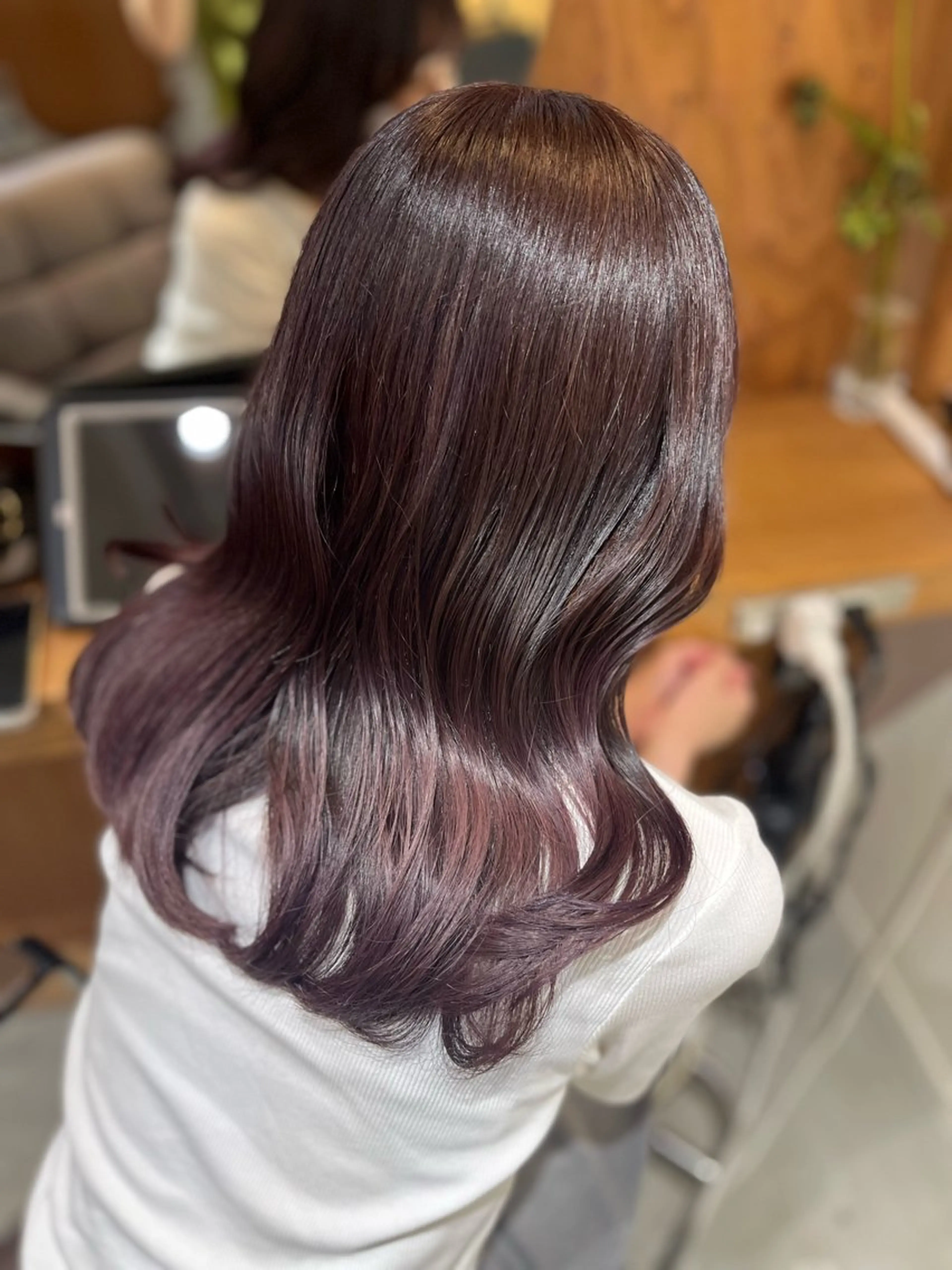 ミディアム 塩川ももこ/ 自然な縮毛矯正のヘアスタイル