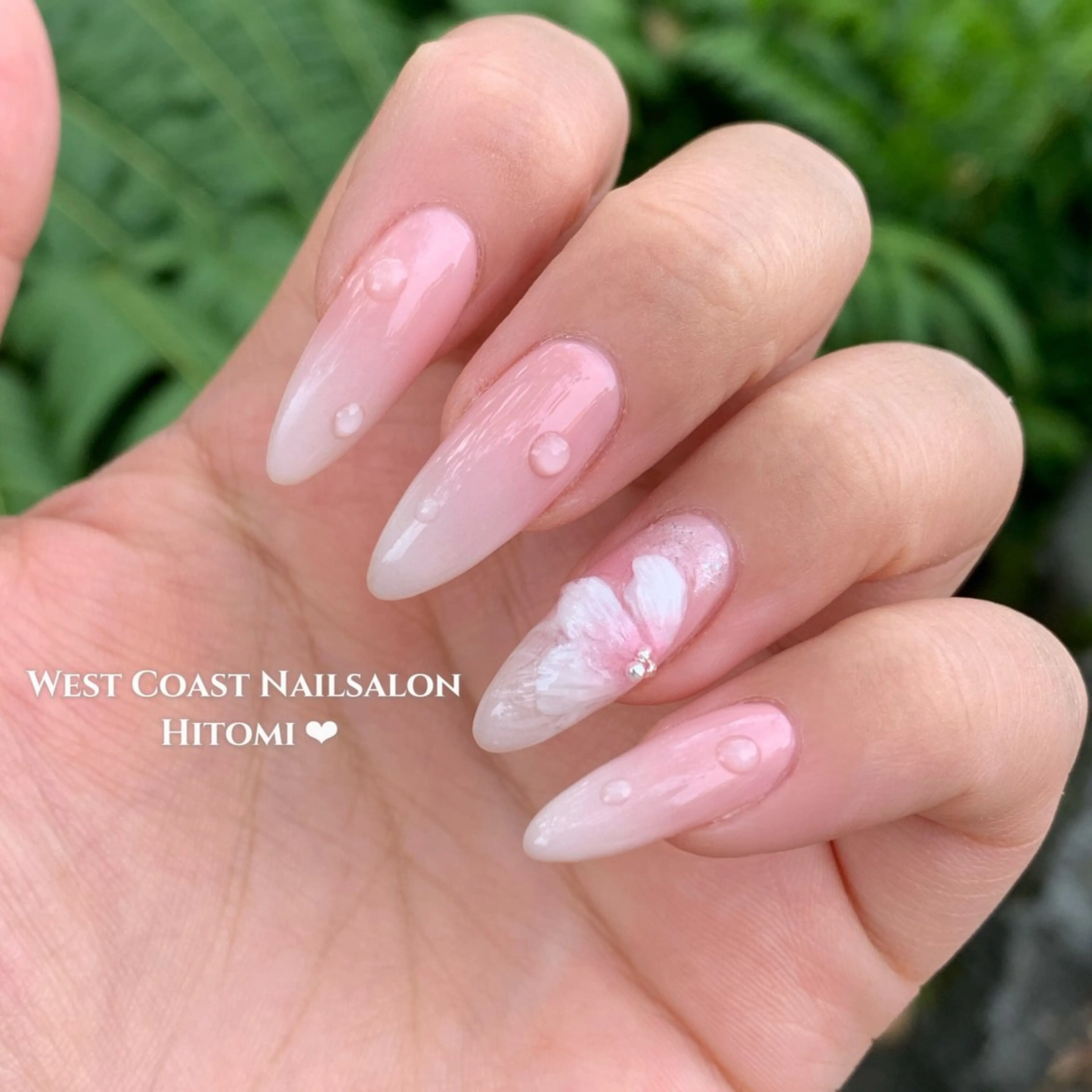 ネイル 成人式 グラデーション 韓国ネイル ワンホンネイル リボン、ガーリー パーツ放題専門店のネイルデザイン