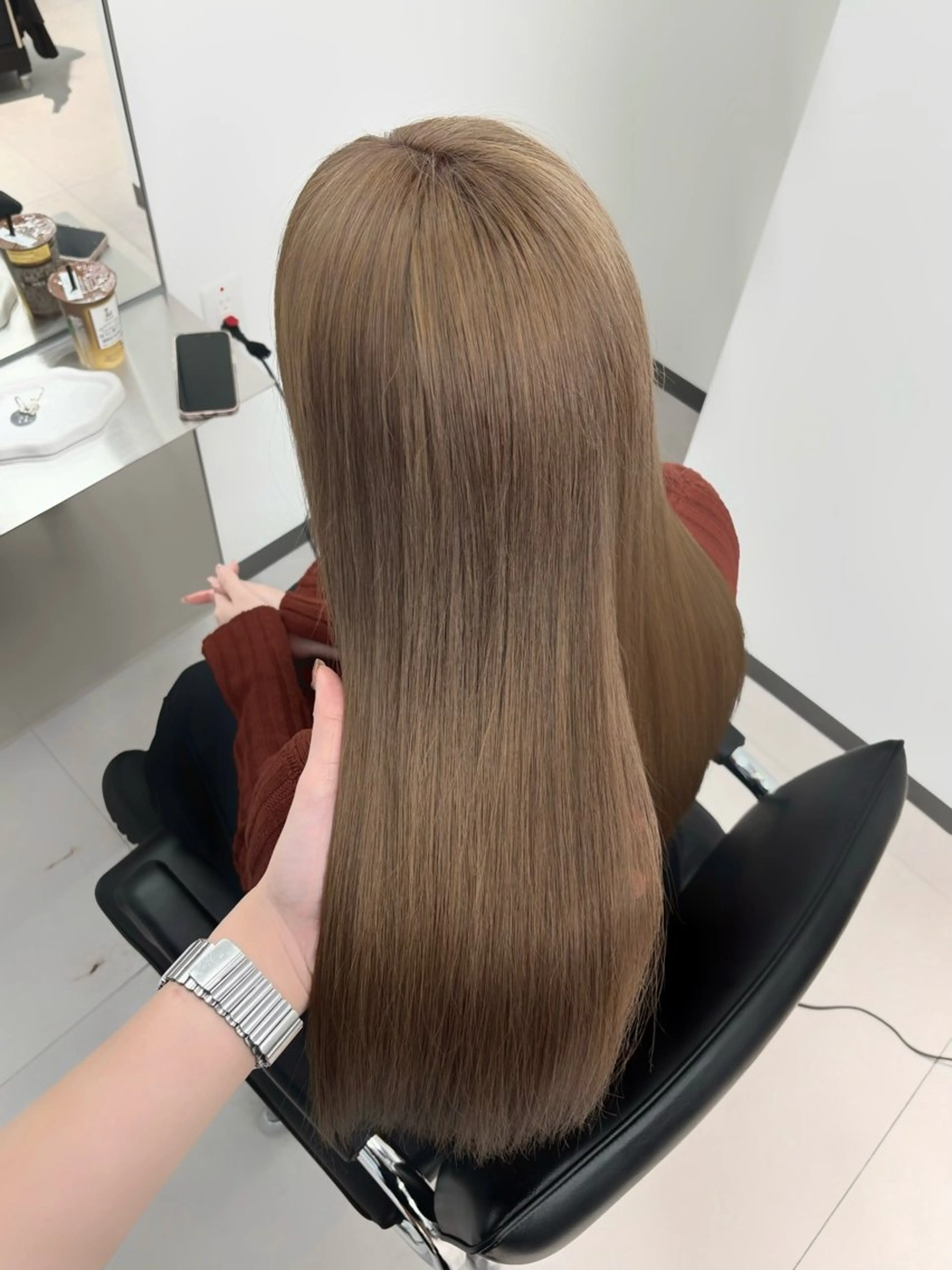 ロング カラー ブリーチ ヘアカラー トリートメント 𝗺𝗶𝗸𝘂♡ 似合わせ🎀のヘアスタイル