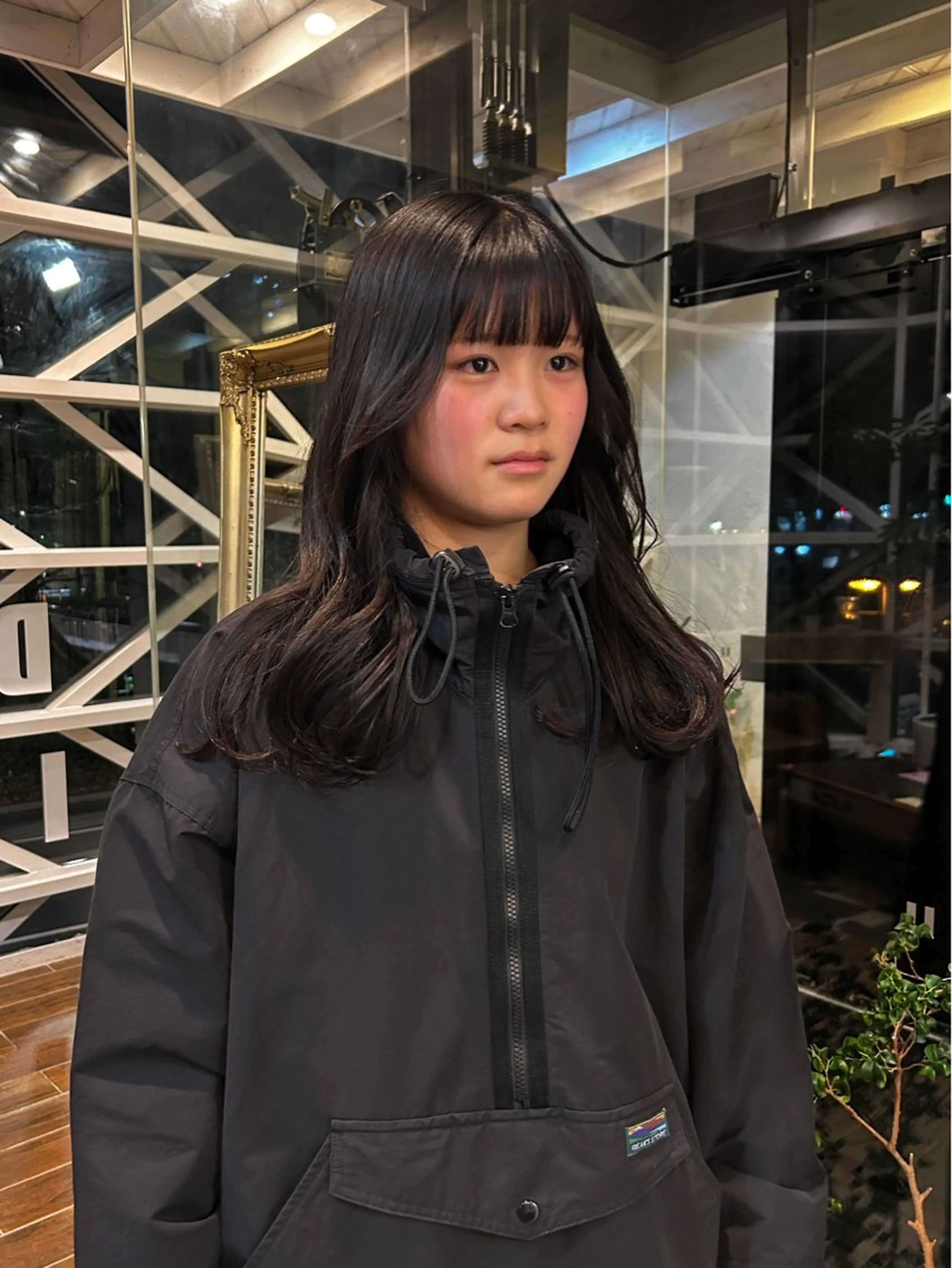 ロング カット 西 優衣奈のヘアスタイル