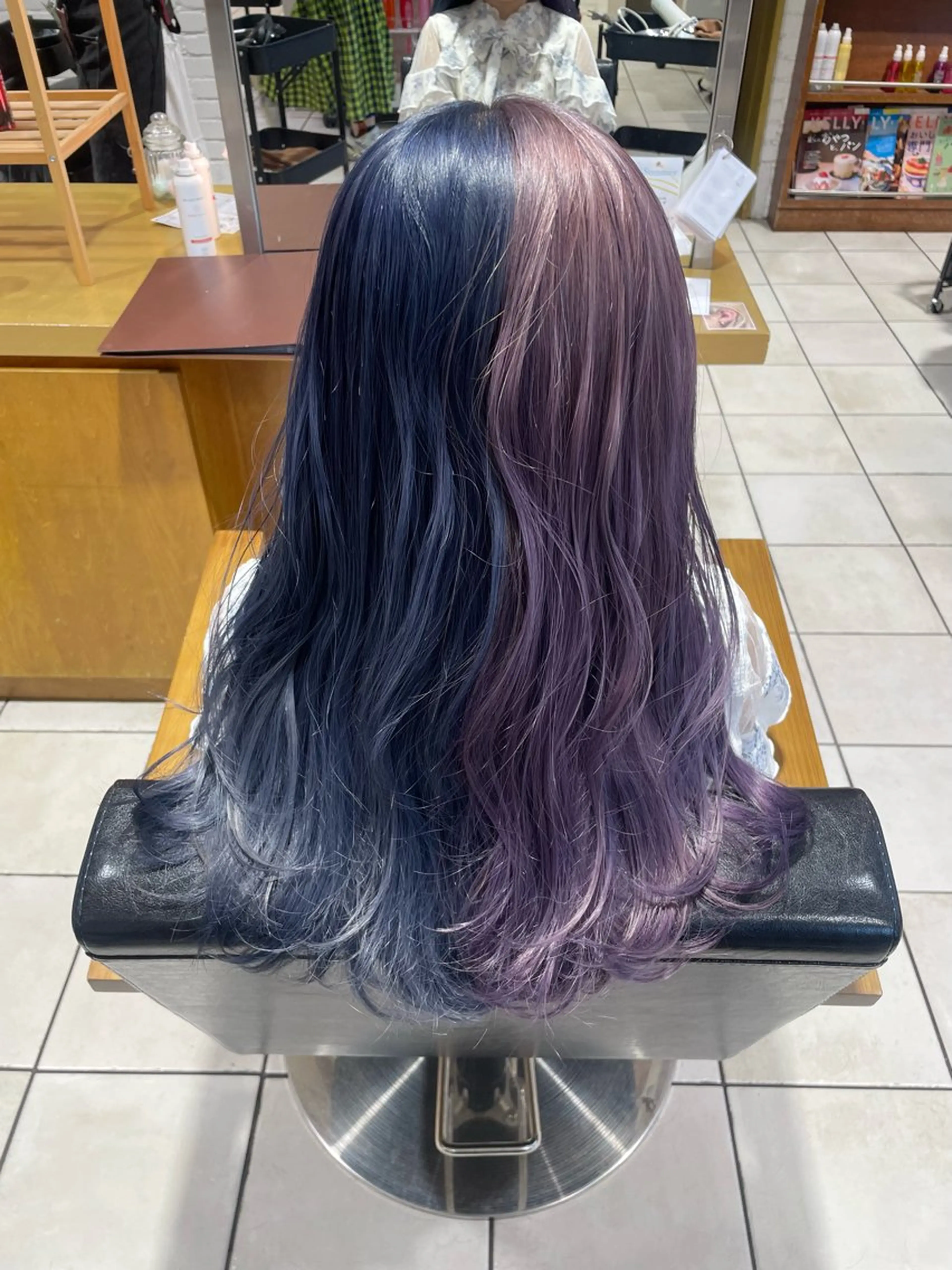 ロング 🌟デザインカラー 🌟コノミ🌟のヘアスタイル