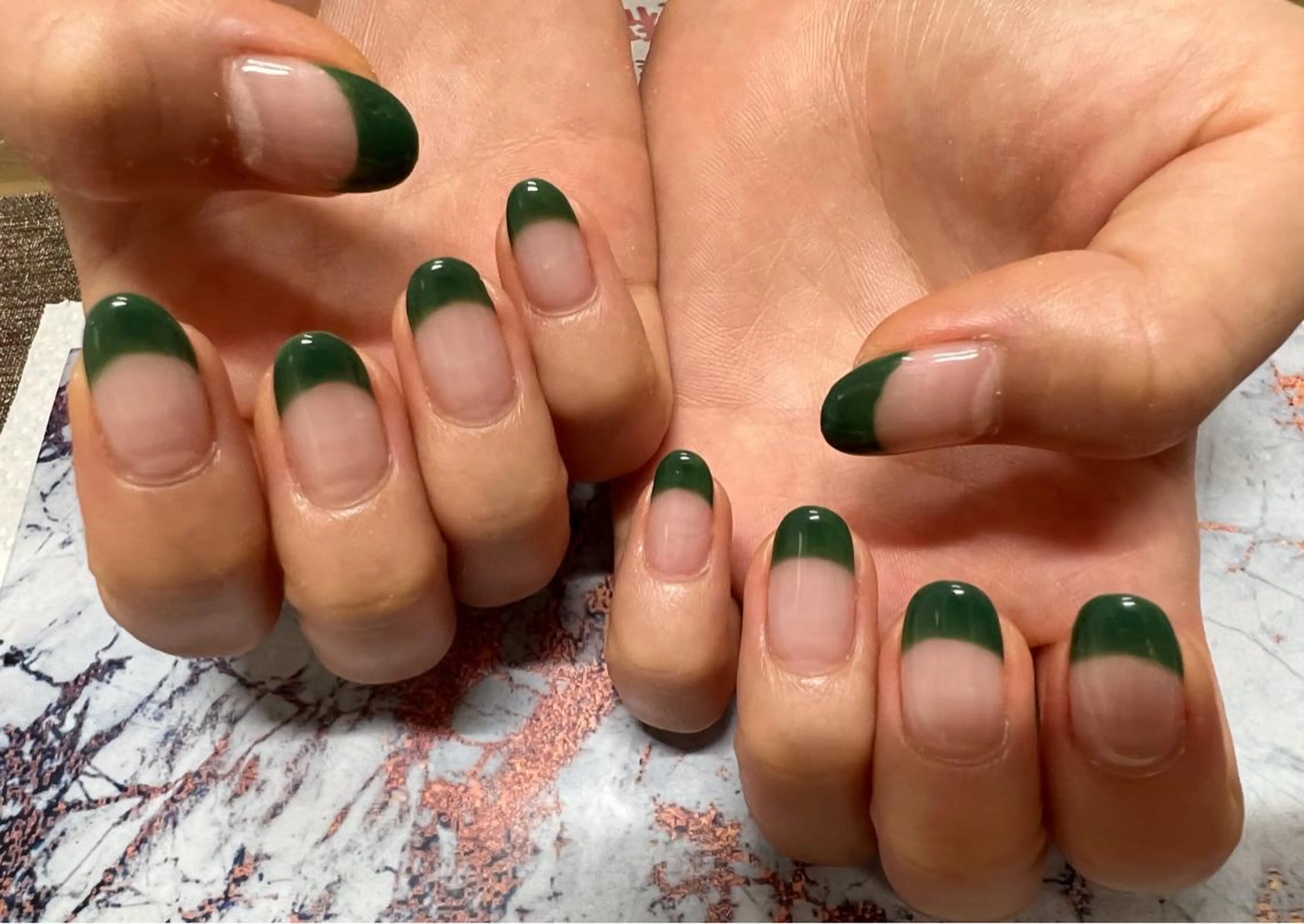 ネイル フレンチネイル グリーン mogunail &blowのネイルデザイン