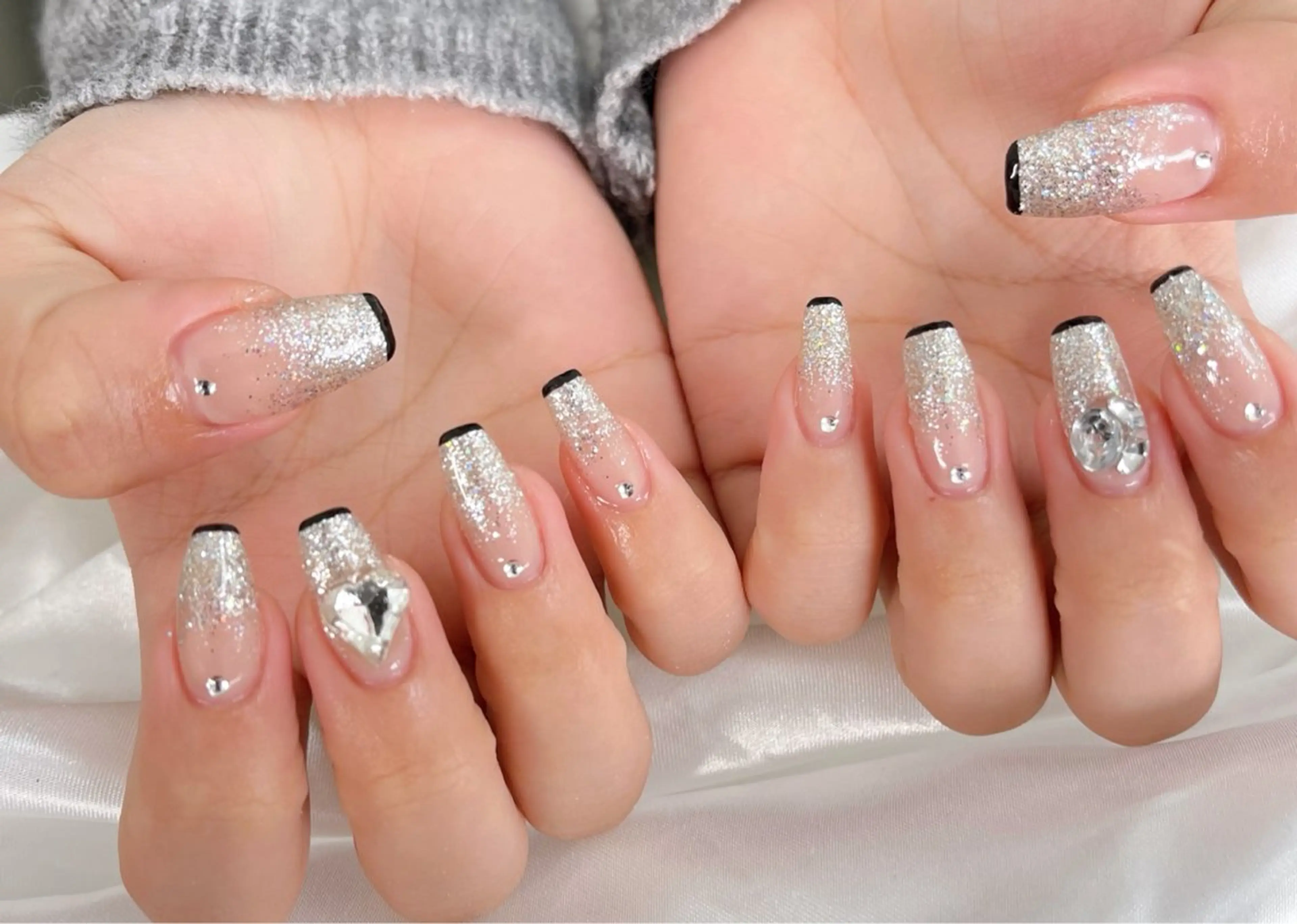 ネイル キラキラネイル ロングネイル 冬ネイル ハンドネイル 松田 由真のネイルデザイン