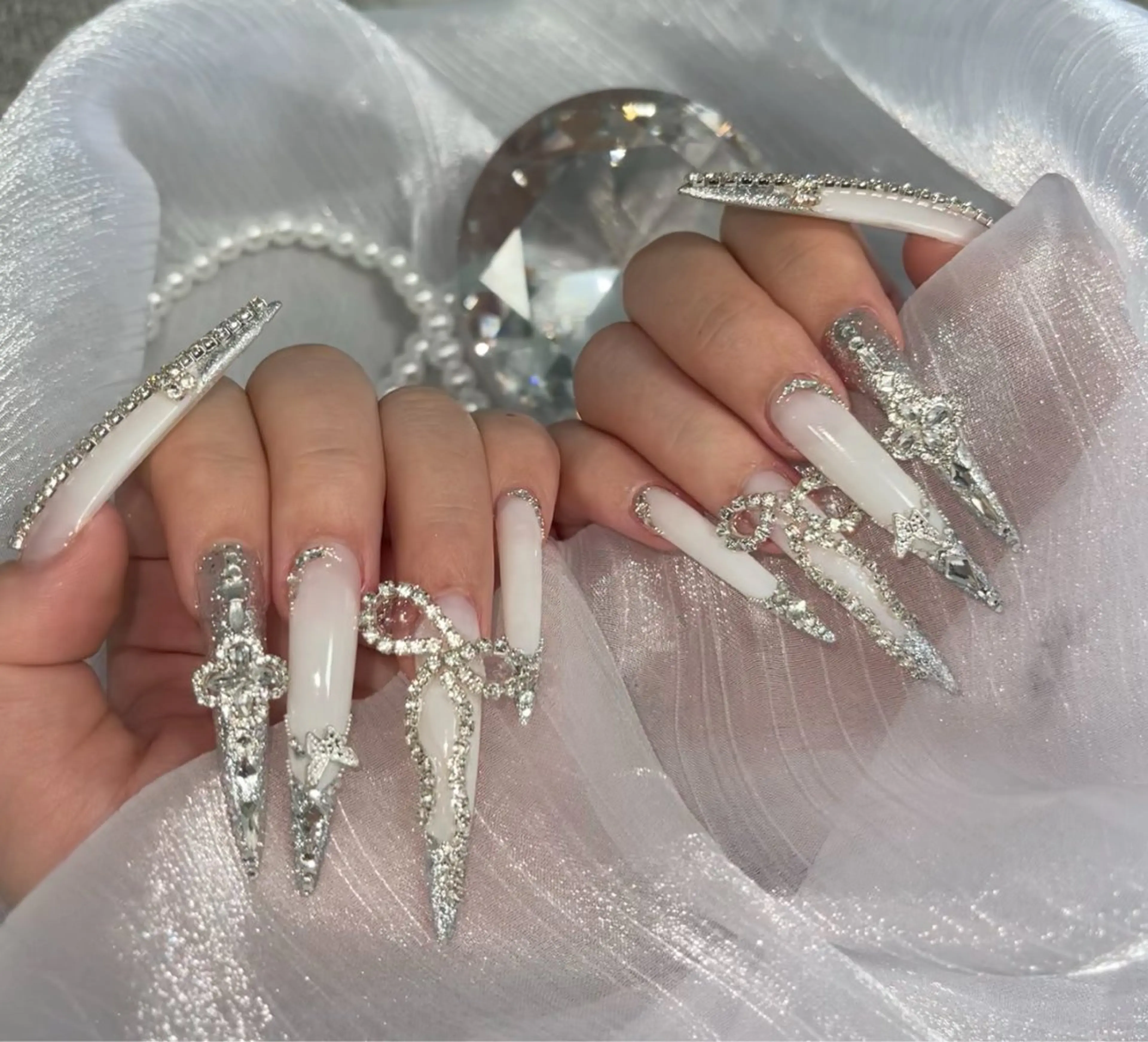 ネイル 成人式 ロングネイル マグネットネイル 大理石ネイル(マーブル) リボン ハンドネイル Amee Nail Salonのネイルデザイン