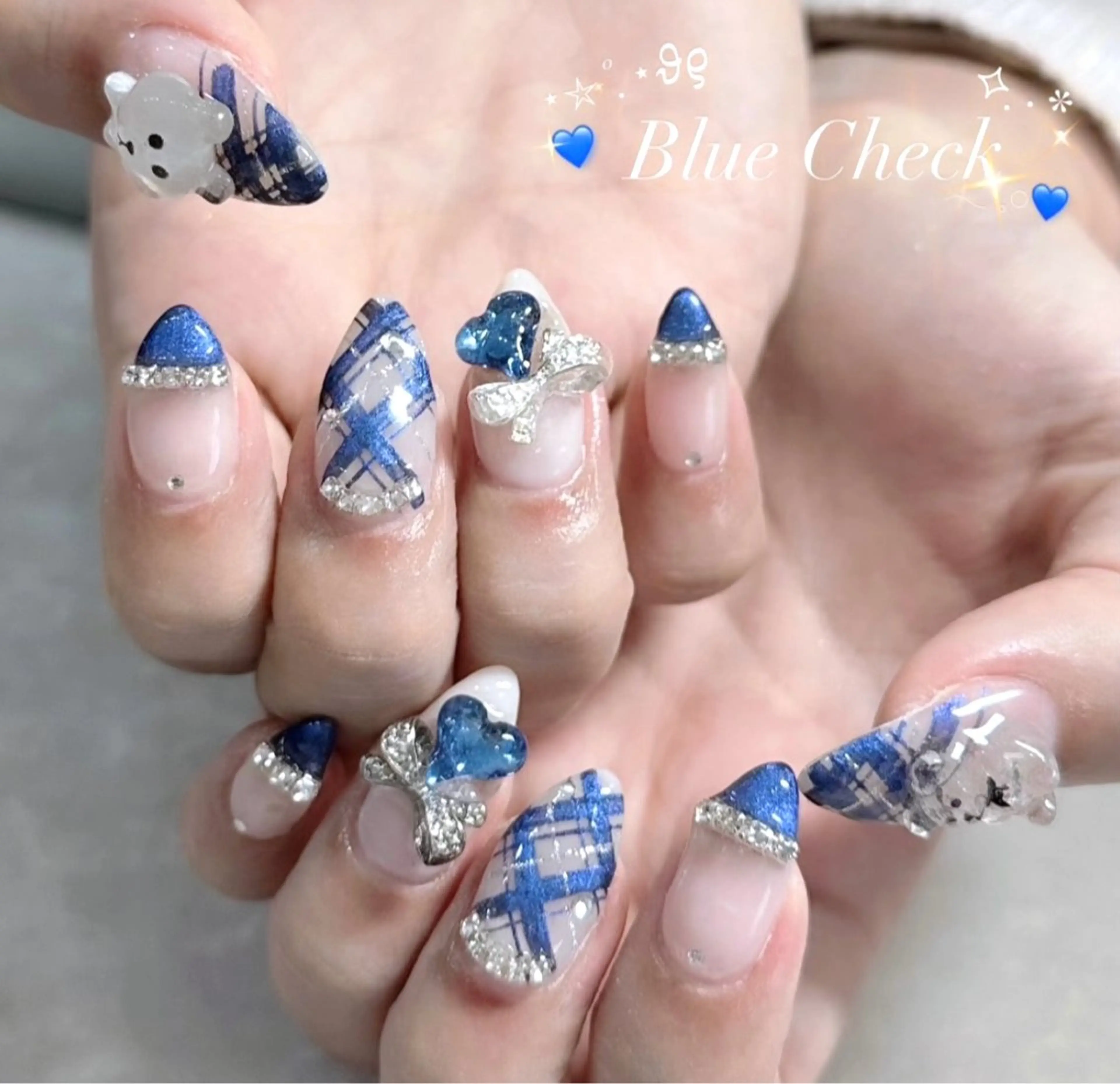 ネイル ハンドネイル フットネイル LAVISH nanamiのネイルデザイン