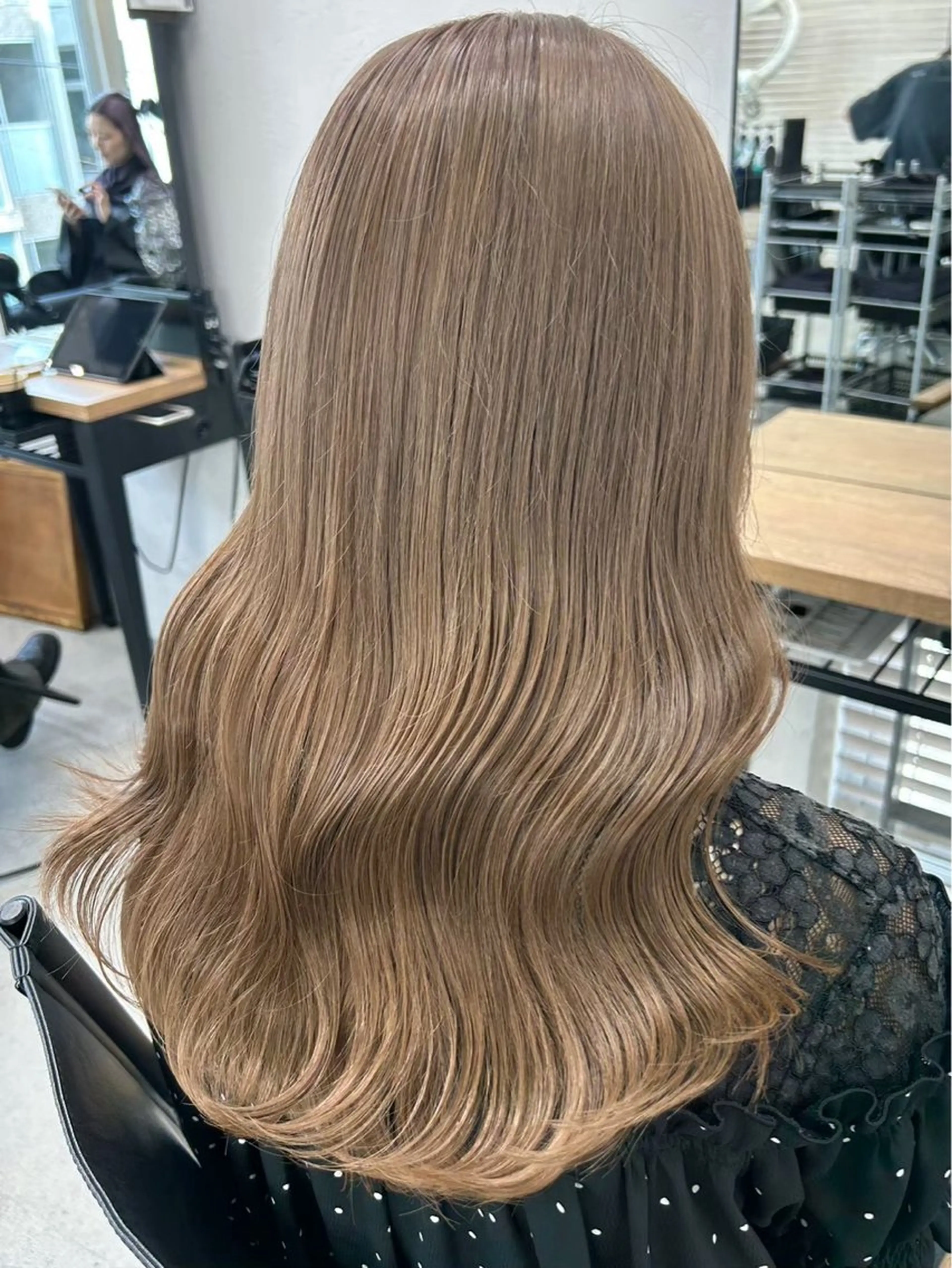 ロング カラー ヘアアレンジ ヘアカラー 坂齋大地／レイヤー/ ミルクティーのヘアスタイル