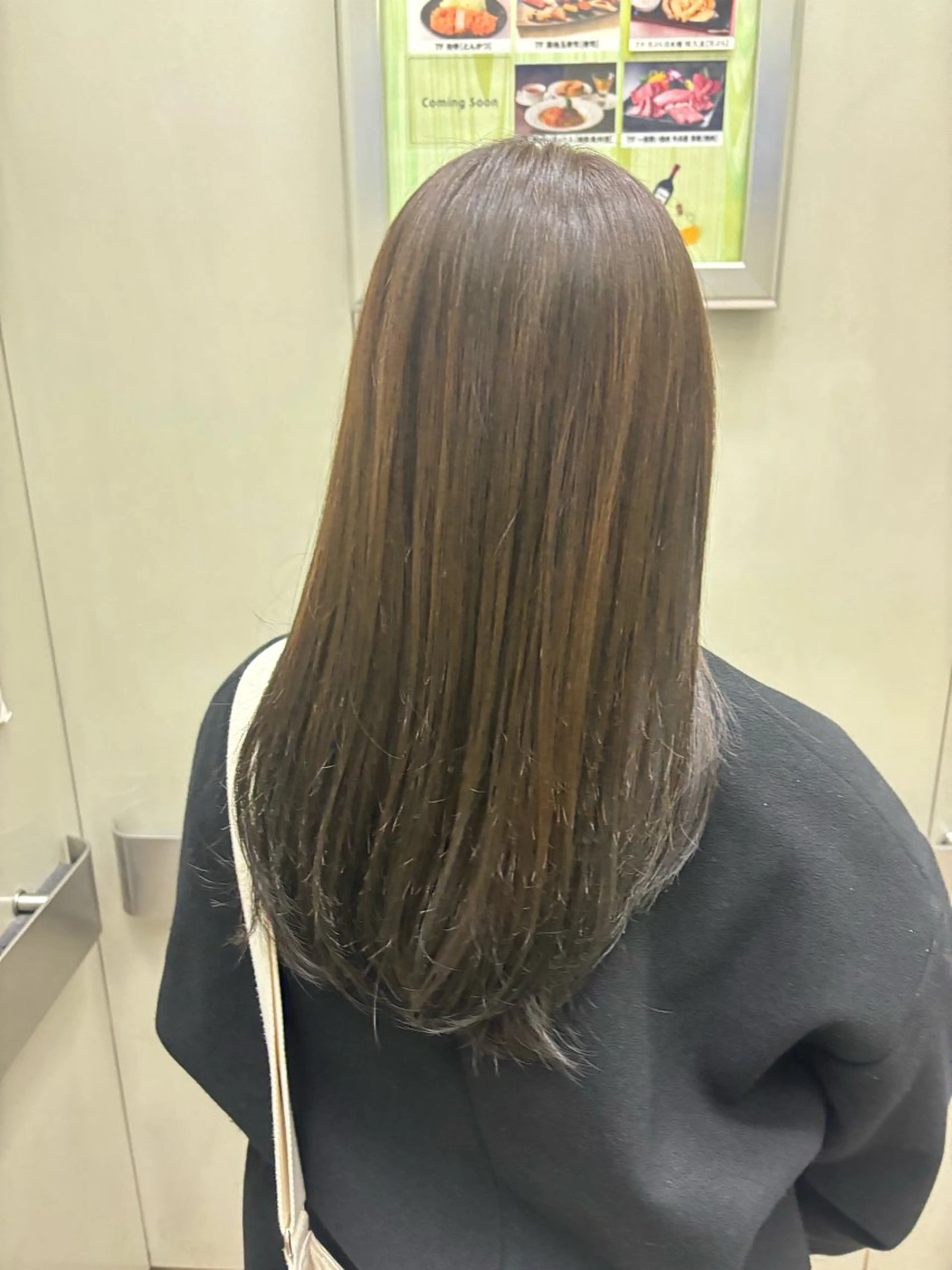 セミロング カラー 保谷 菜々美のヘアスタイル