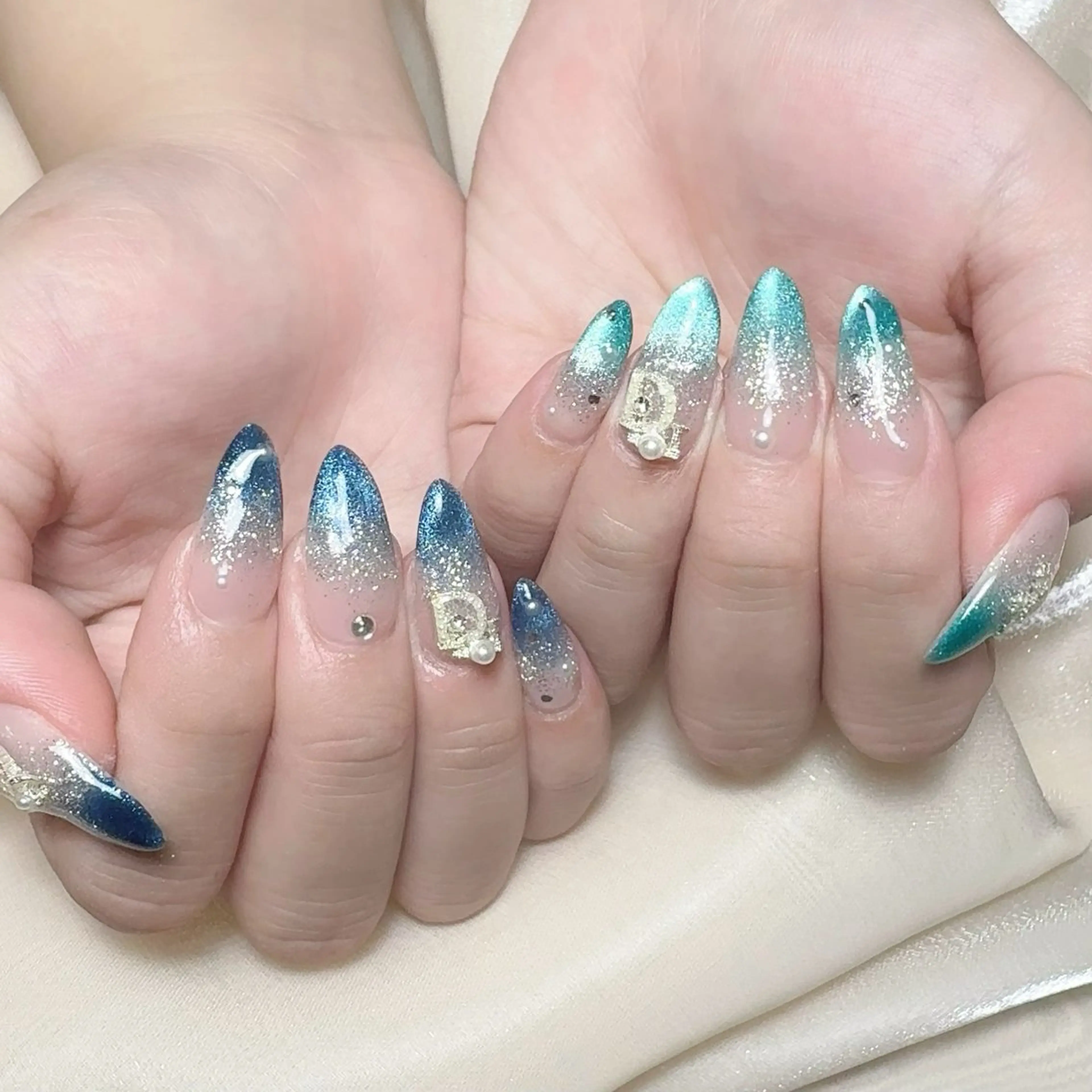 メンズ ネイル メンズ韓国風 アートネイル オーロラネイル ガーリー キラキラネイル Nail salon 木にいるのネイルデザイン
