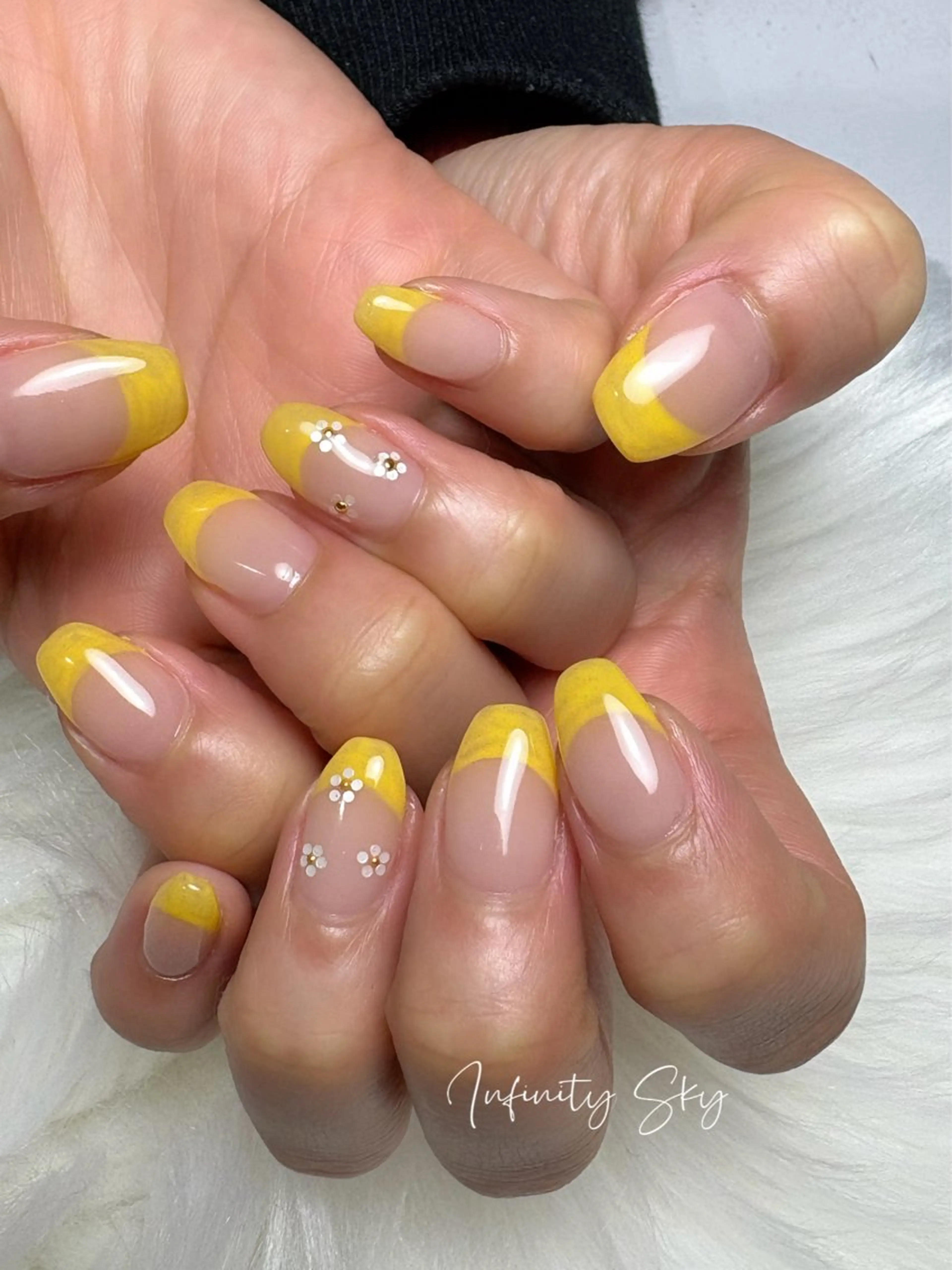 ネイル フレンチネイル 春ネイル 黄色 infinity skyのネイルデザイン