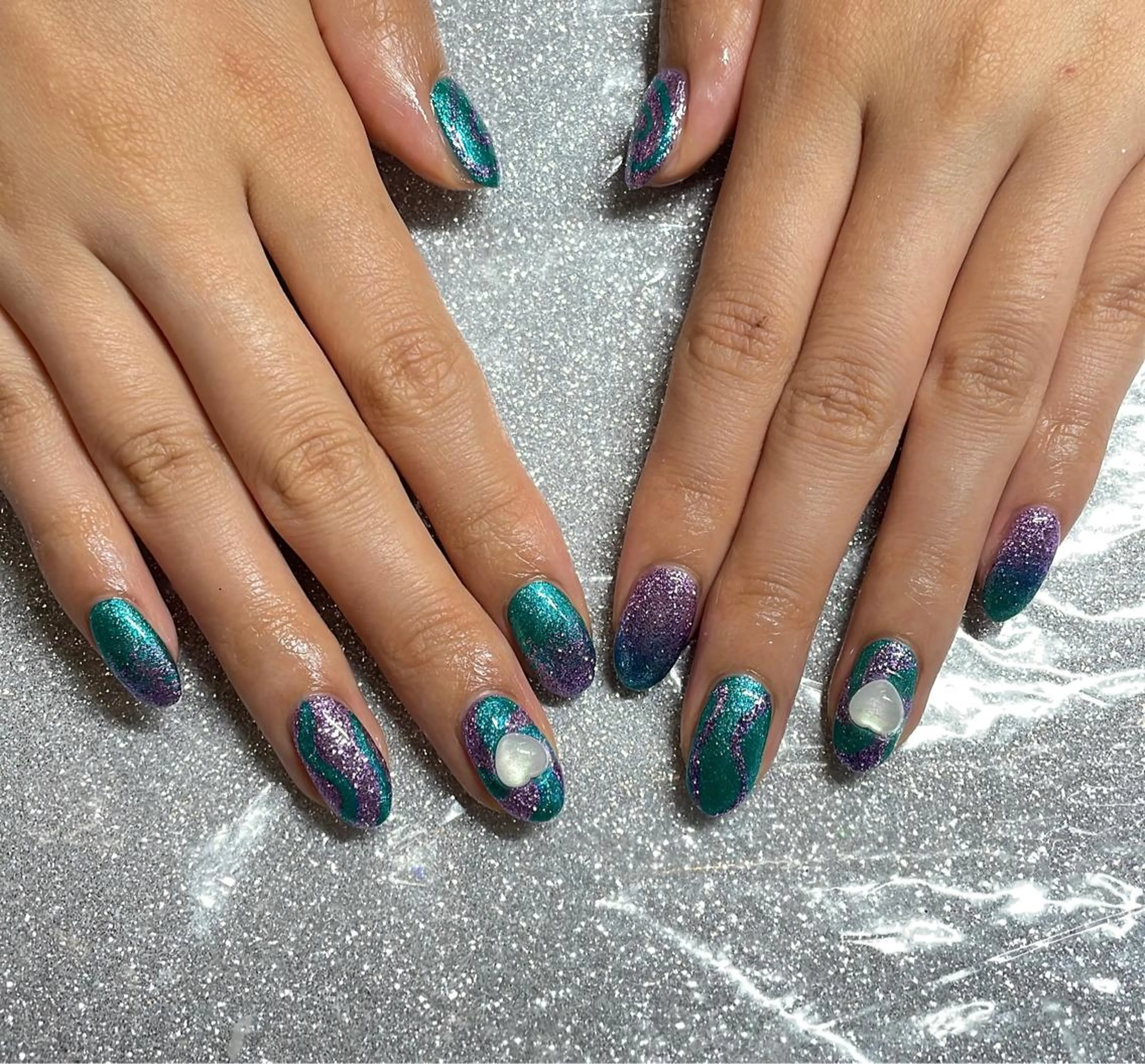 ネイル ハンドネイル VIERU 🌈🎀💖のネイルデザイン