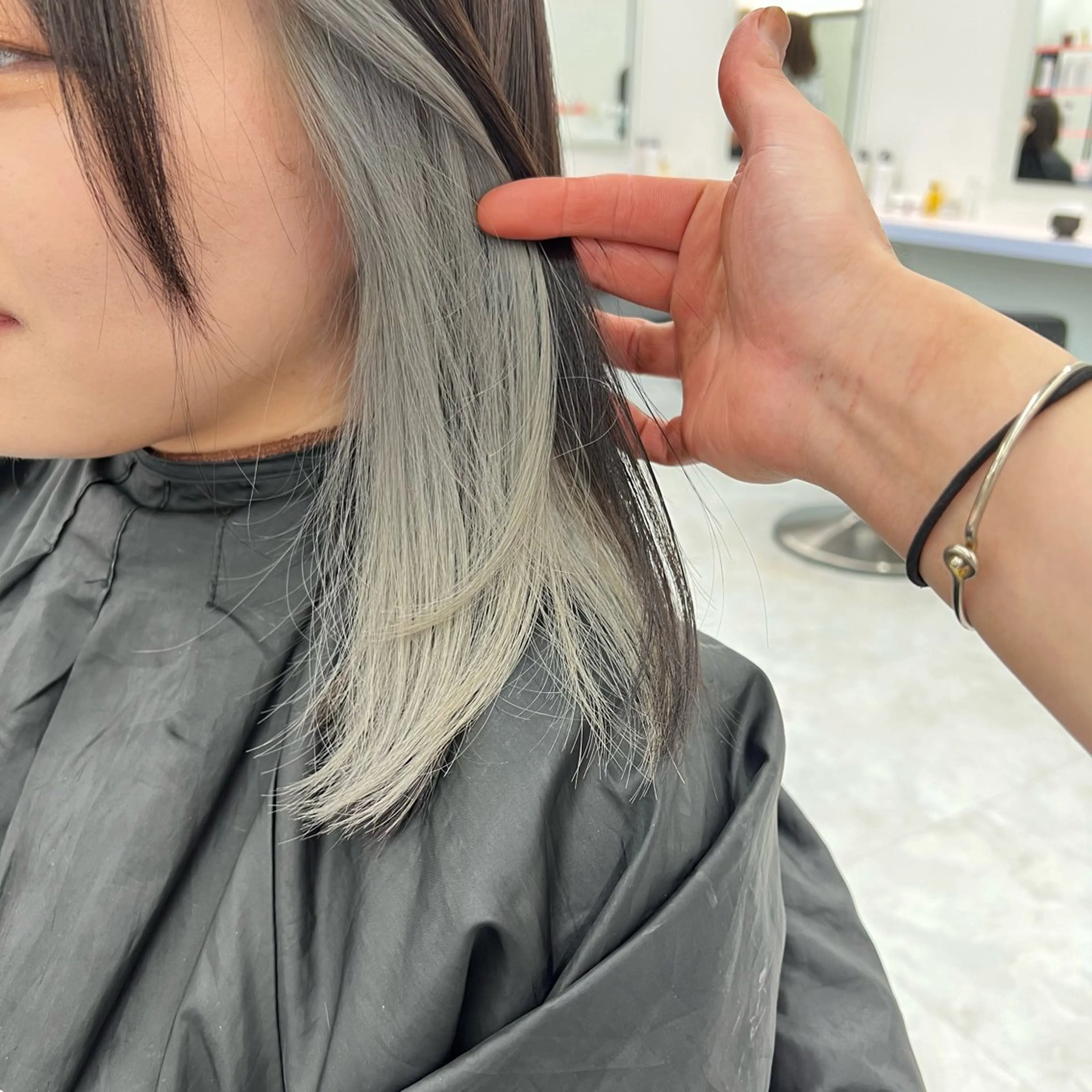 ミディアム カラー カット 縮毛矯正 韓国スタイル🇰🇷 トレンドレイヤー🪡のヘアスタイル