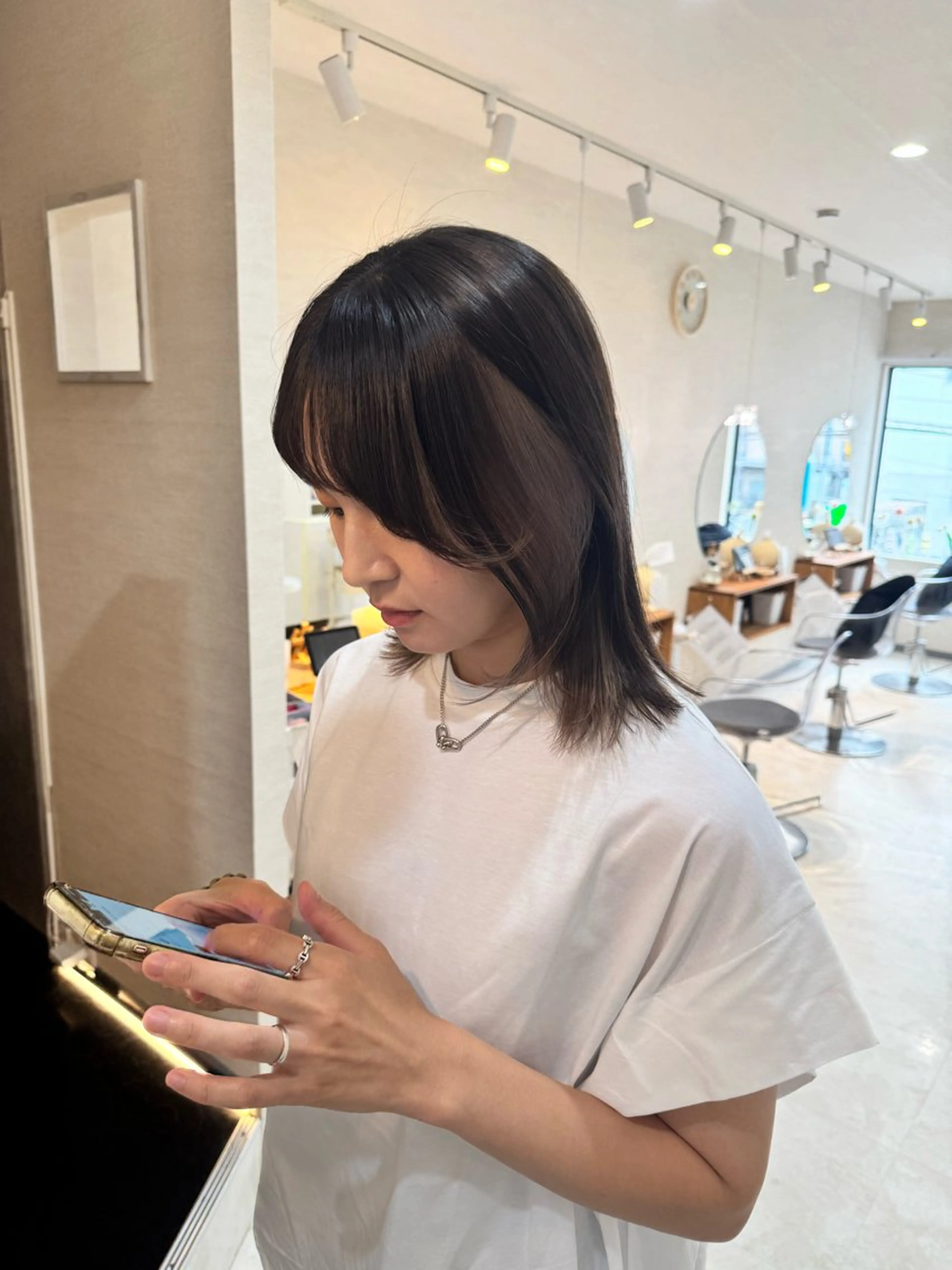 ミディアム カラー ヘアカラー トリートメント ブリーチ/レイヤー/ コイデリュウセイのヘアスタイル