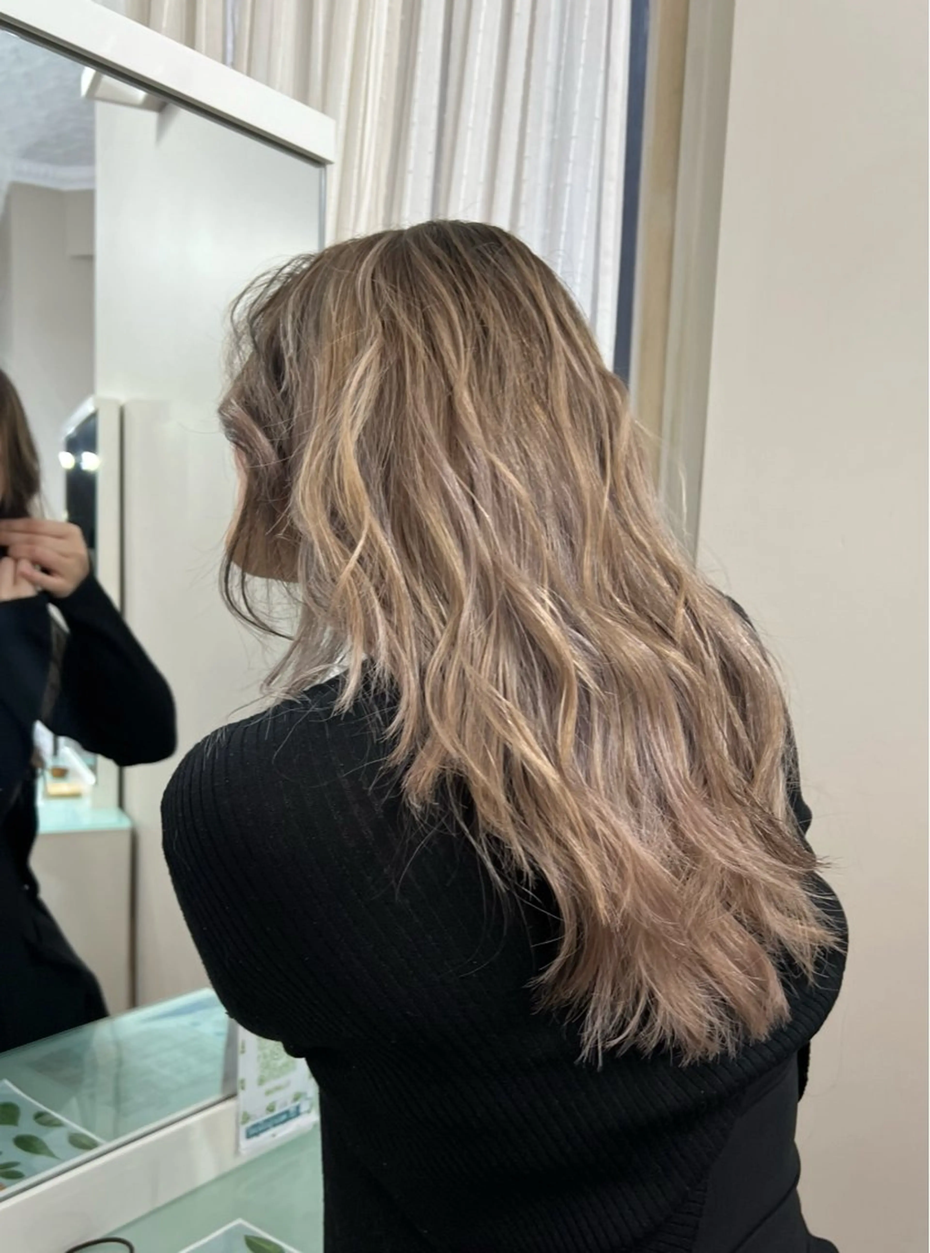 ロング カラー ロングレイヤー ブリーチ ブロンド ハイライトカラー ハッシュカット カット ヘアカラー トリートメント 海外ヘア/レイヤー カットNatsuのヘアスタイル