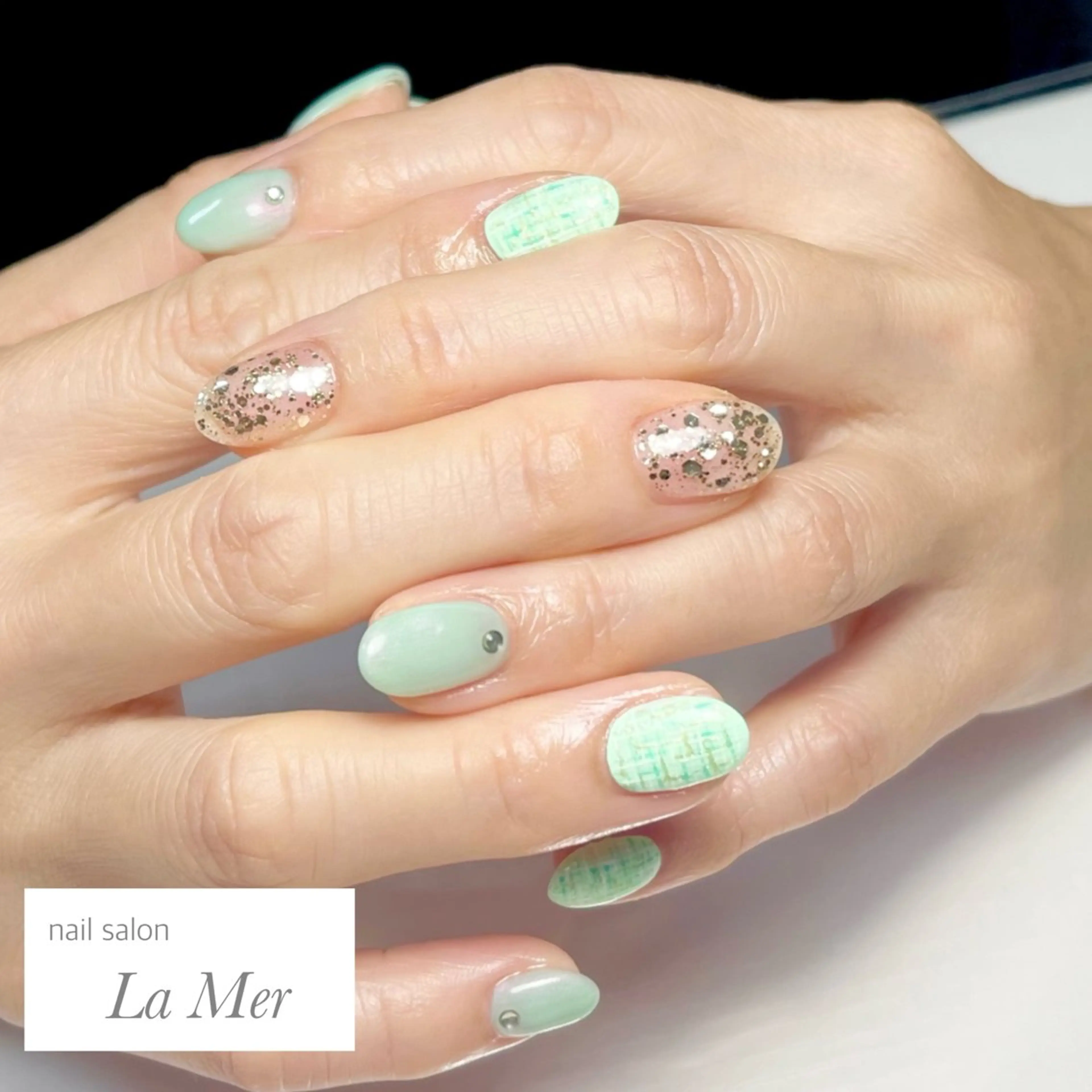 ネイル オーロラネイル ゴールド グリーン オフィスネイル パステルネイル ハンドネイル nailsalon La Merのネイルデザイン