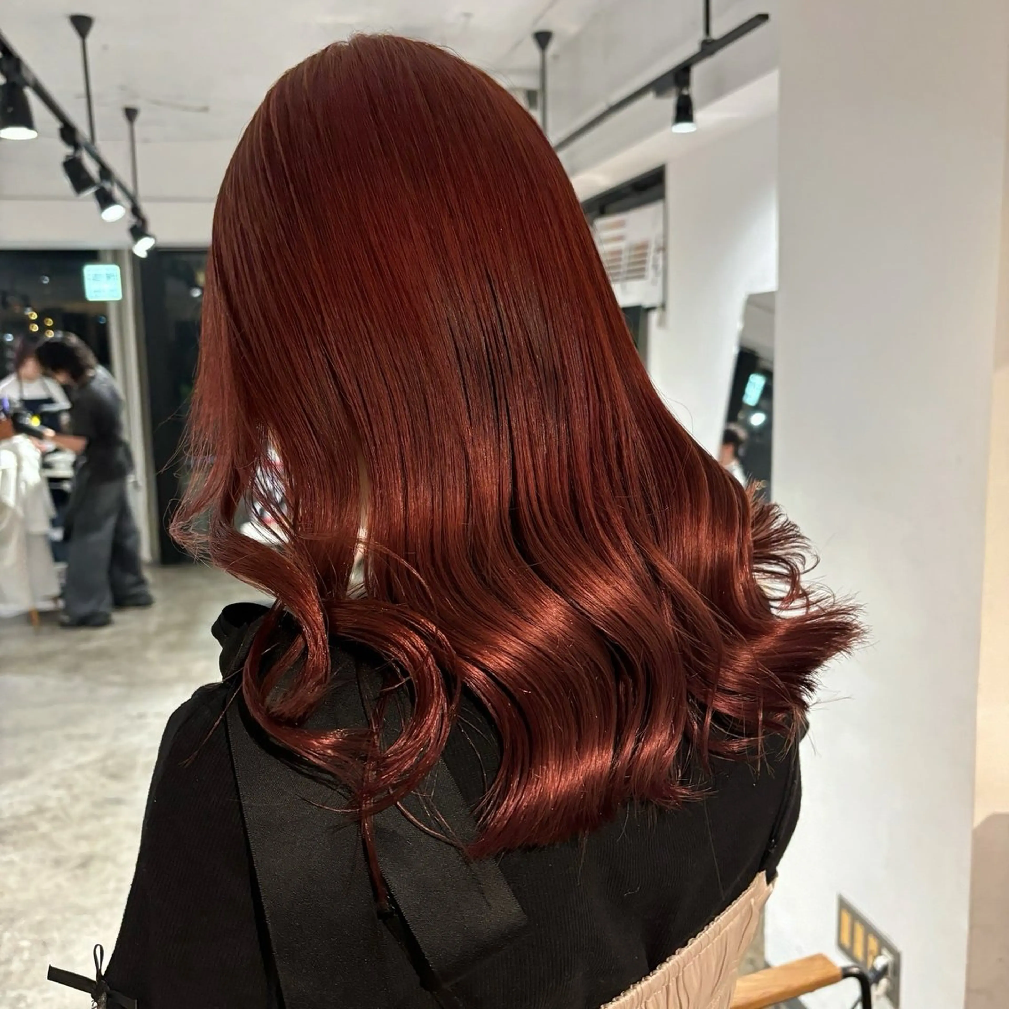 セミロング カラー ブリーチ ボルドーカラー ブラウンカラー ブリーチなしカラー ピンクカラー 暖色カラー🍒 ケアブリーチ/akiのヘアスタイル