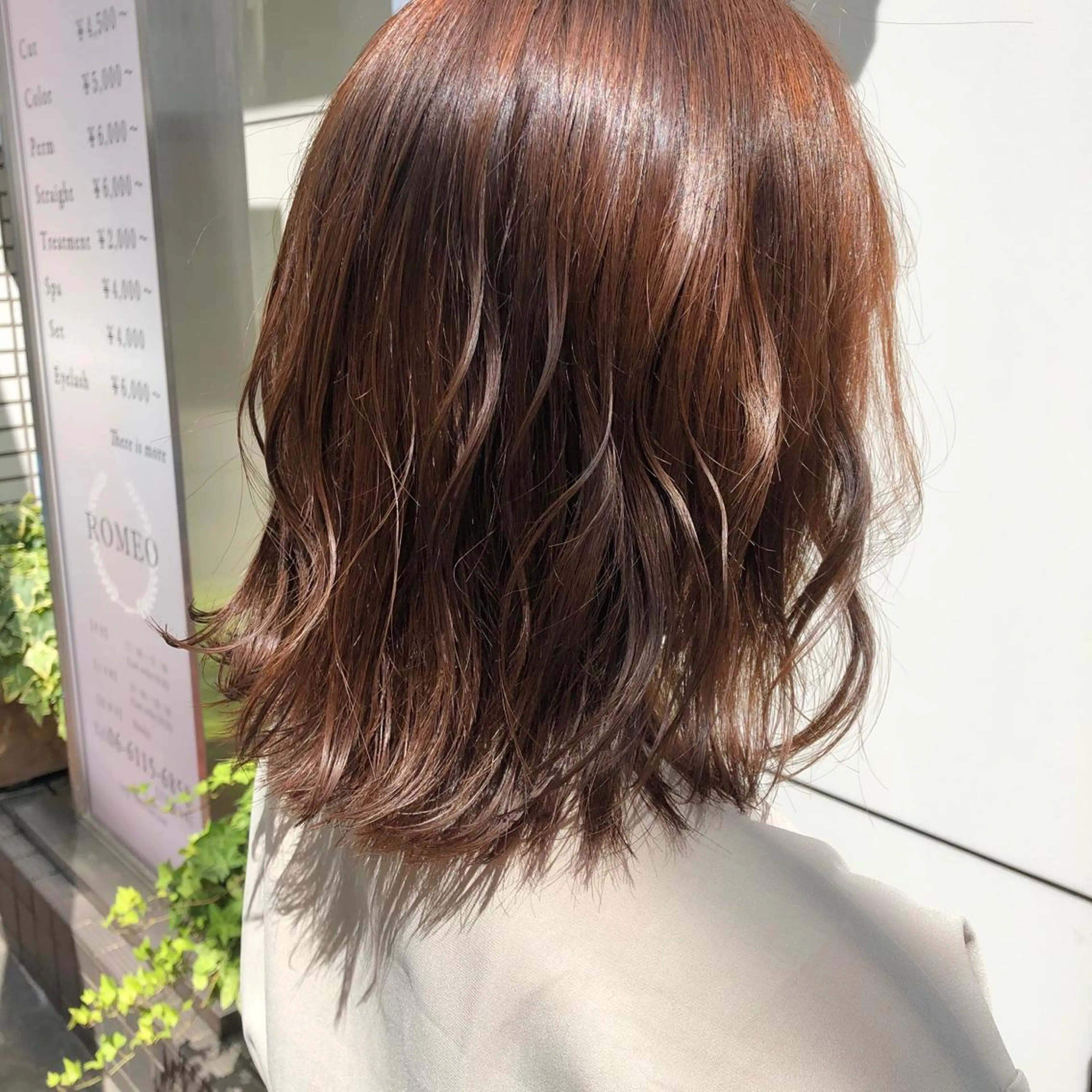 ミディアム カラー ベージュカラー レッドカラー ，comma momoka🪄のヘアスタイル