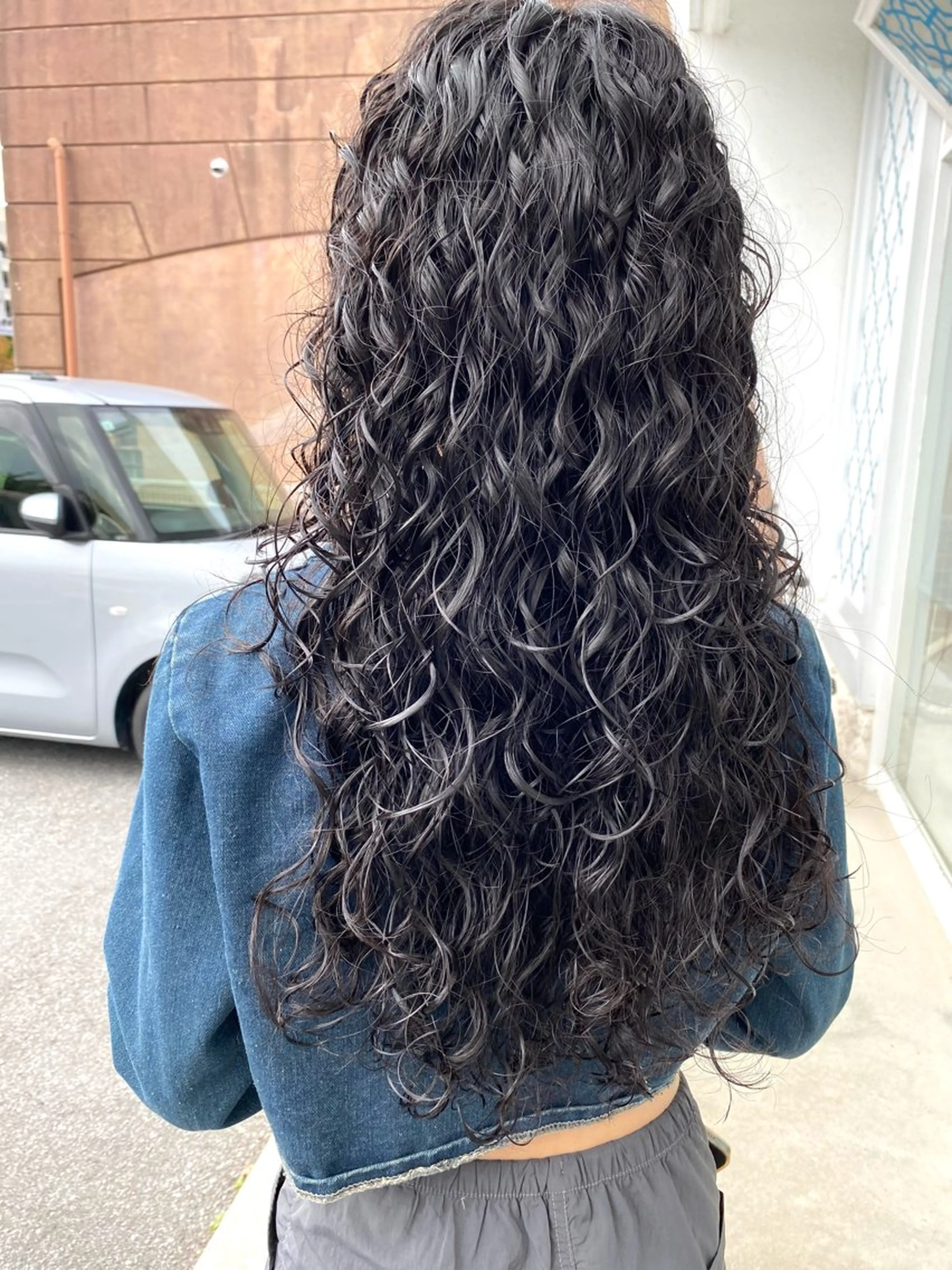 ロング カット パーマ 饒平名 知也のヘアスタイル