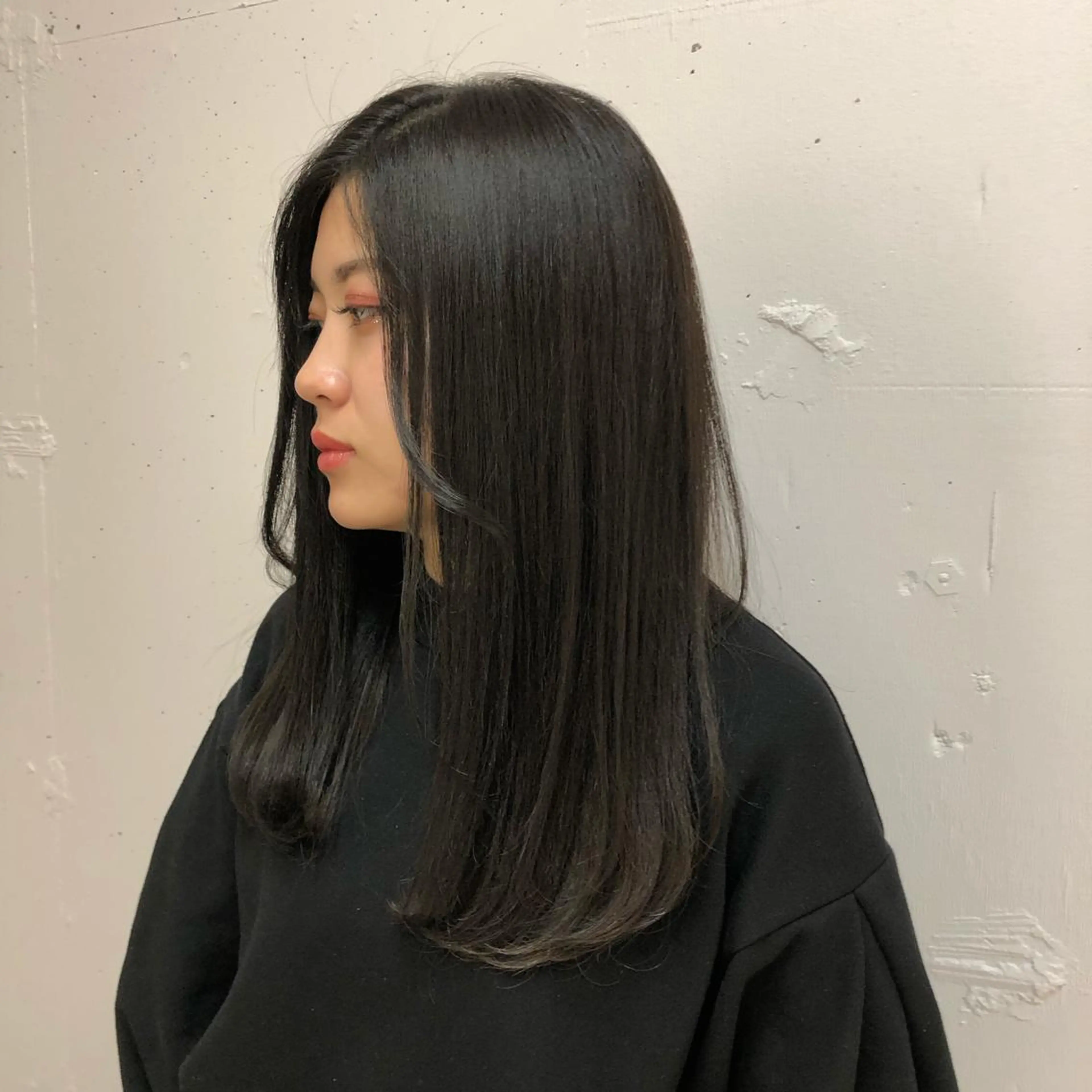 セミロング 顔周りの垢抜けヘア 立山あいりのヘアスタイル