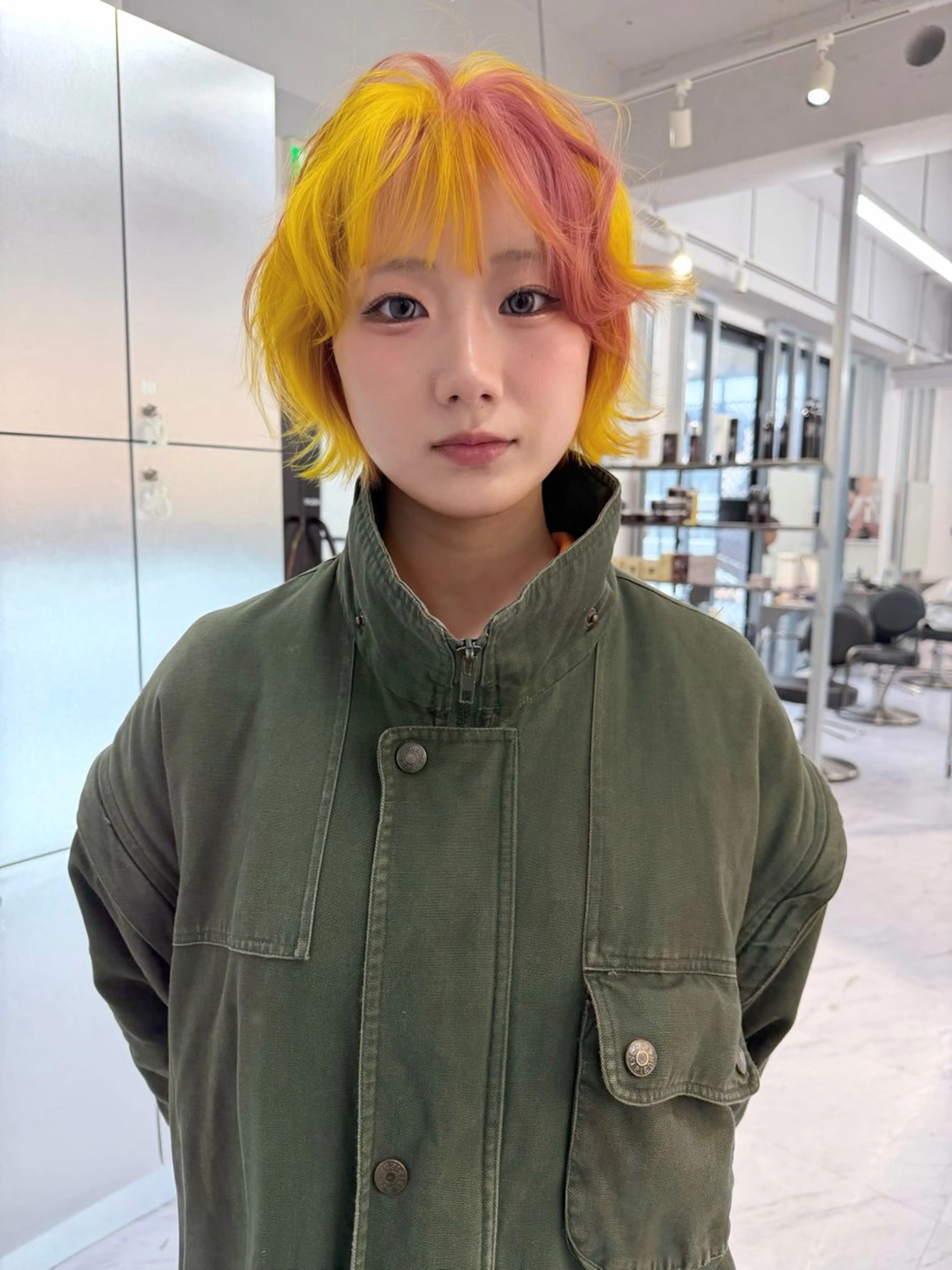 ショート カラー ベージュカラー ブリーチ ケアブリーチ デザインカラー ダブルカラー ヘアカラー トリートメント TATSUブリーチ/ ミルクティーベージュのヘアスタイル