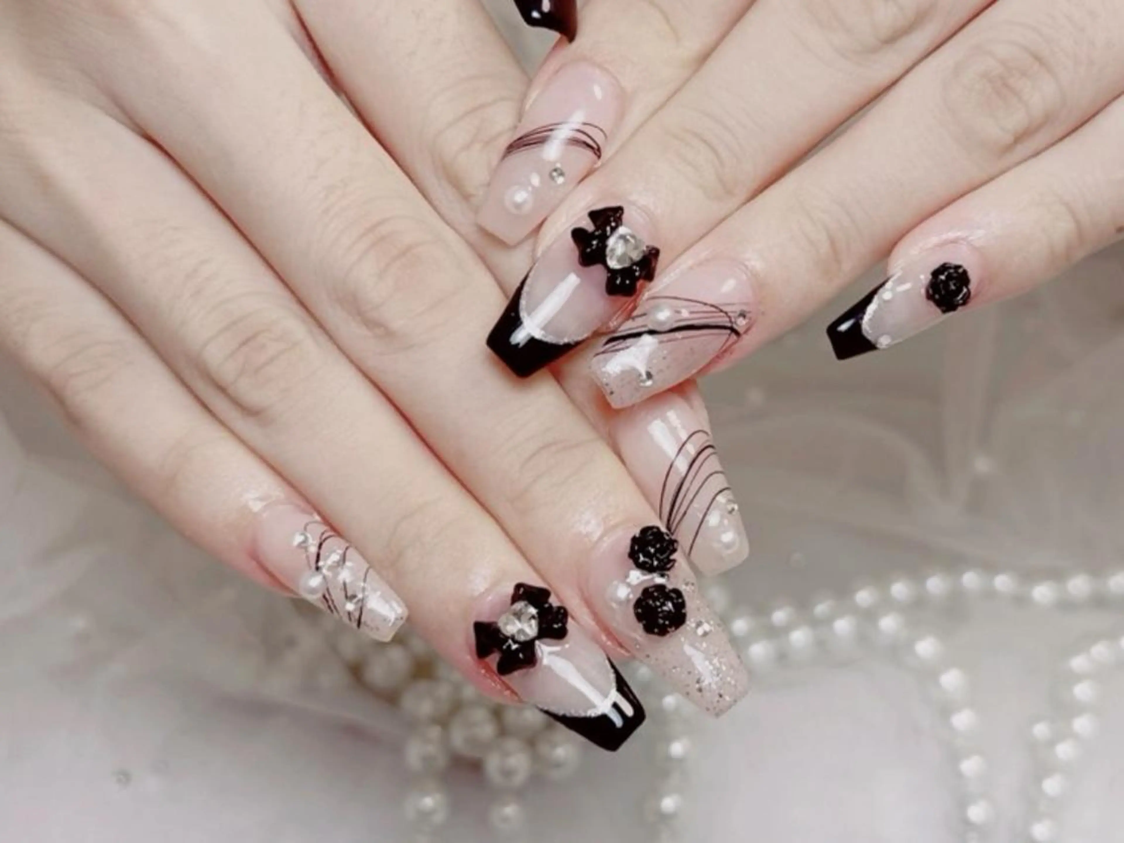 ネイル 持ち込み Rainrain💧 パーツ豊富、やり放題のネイルデザイン