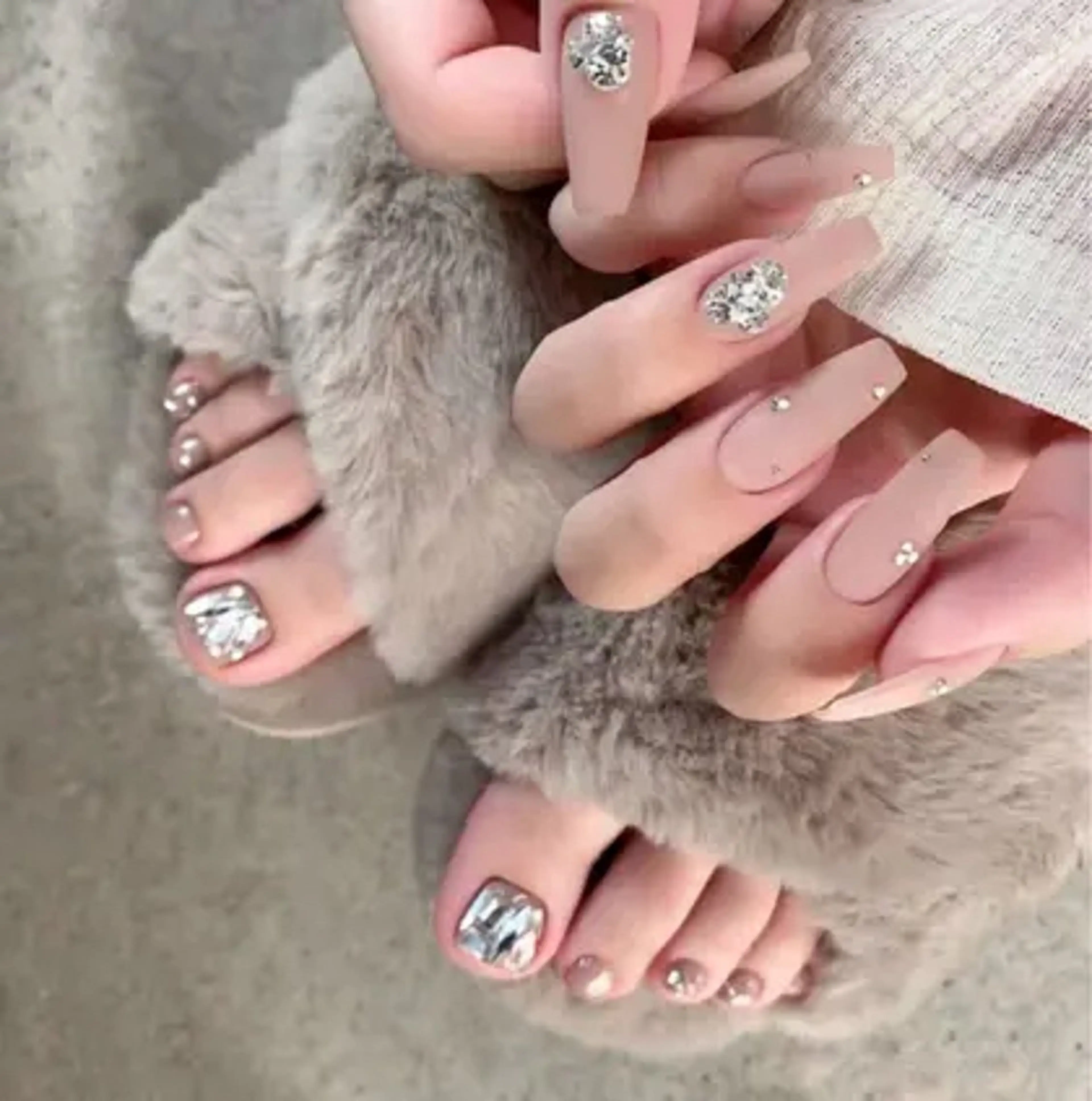 ネイル ハンドネイル フットネイル Nailsalon Vi+ももか🩷のネイルデザイン